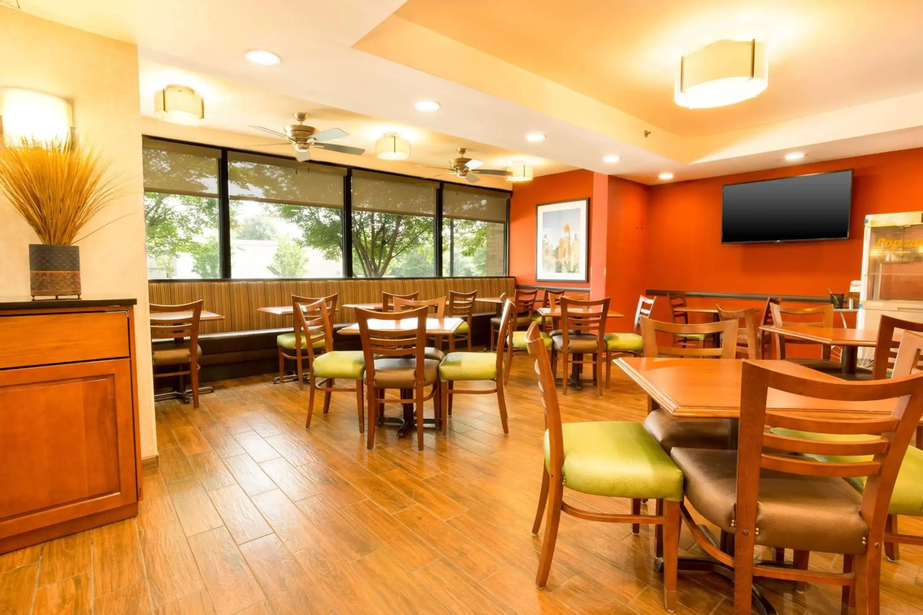 Restaurant/Places to Eat in Drury Inn & Suites Charlotte University Place