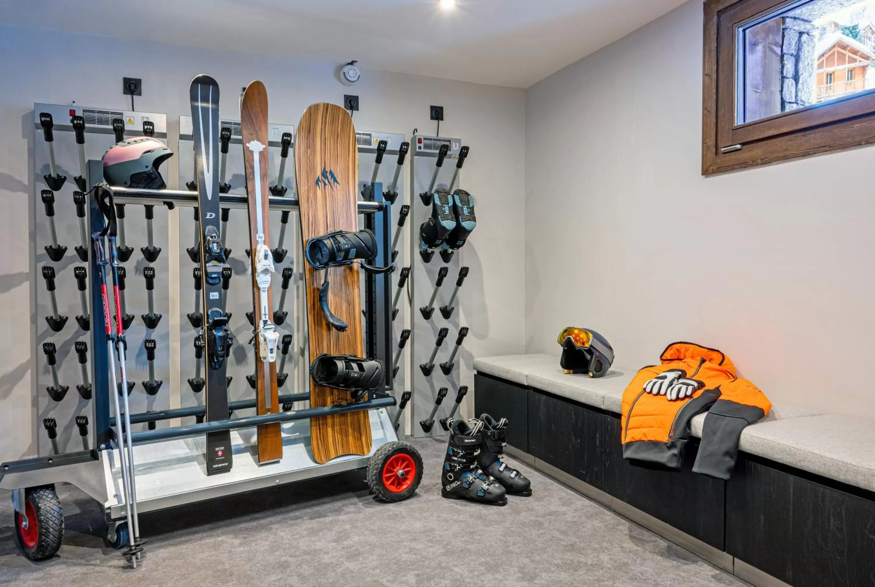 Skiing in Hotel Tetras Lodge