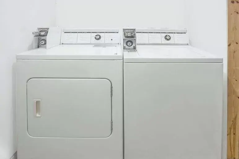 washing machine, Kitchen/Kitchenette in Super Stay Inn Princeton