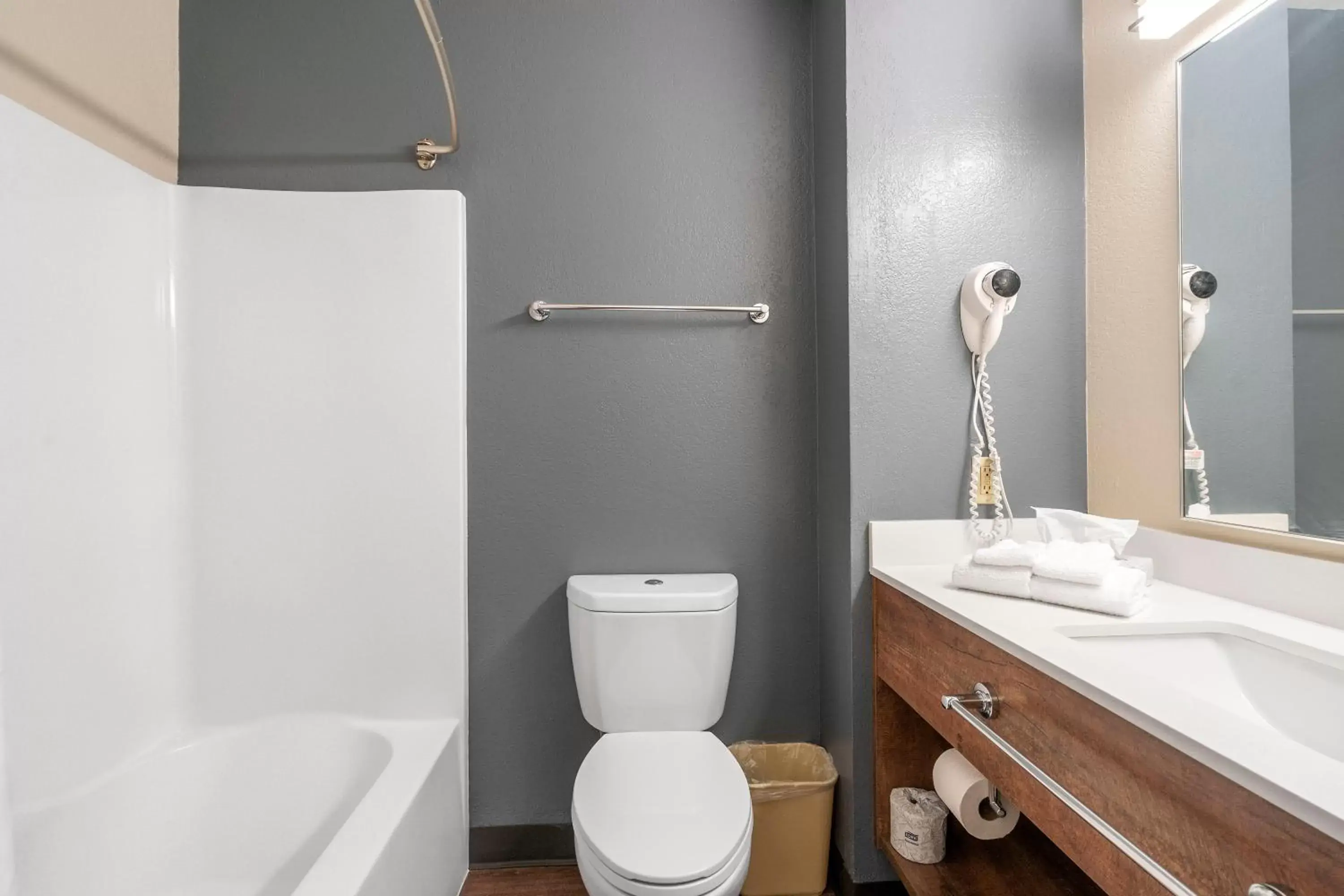 Bathroom in Extended Stay America Premier Suites - Seattle - Bellevue - Downtown