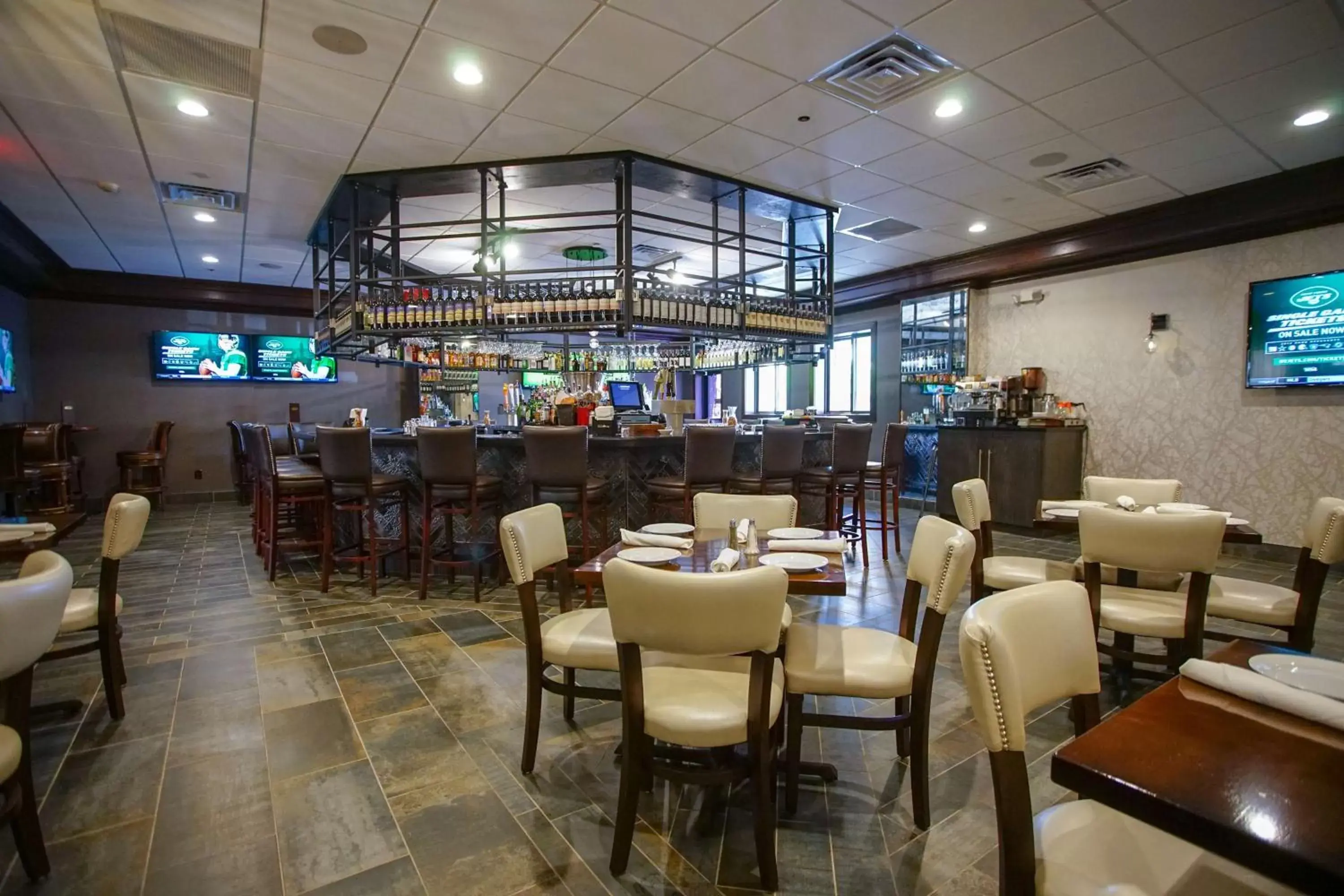 Lounge or bar, Restaurant/Places to Eat in Best Western Plus Fairfield Executive Inn