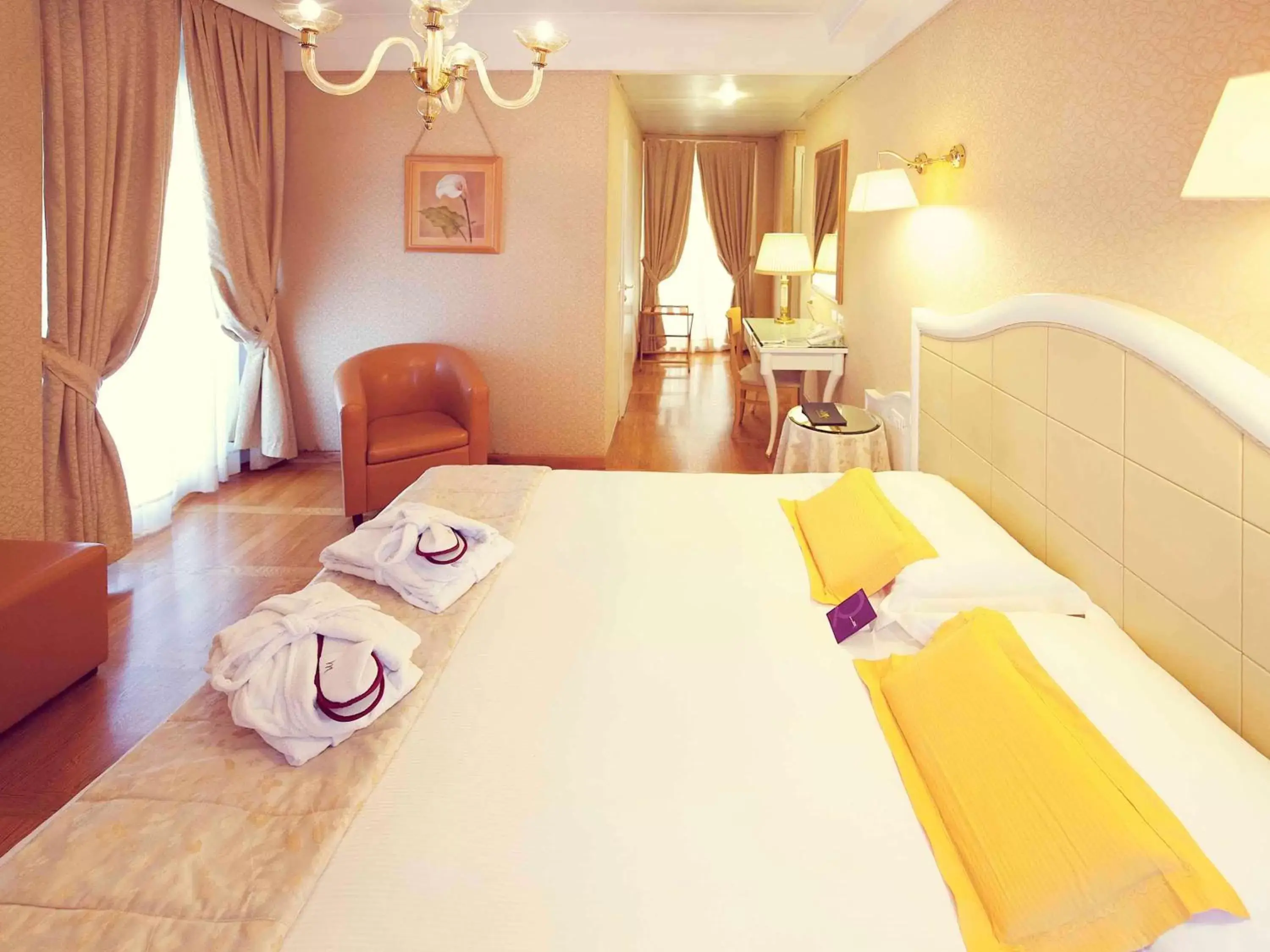 Photo of the whole room, Bed in Hotel Mercure Milano Centro