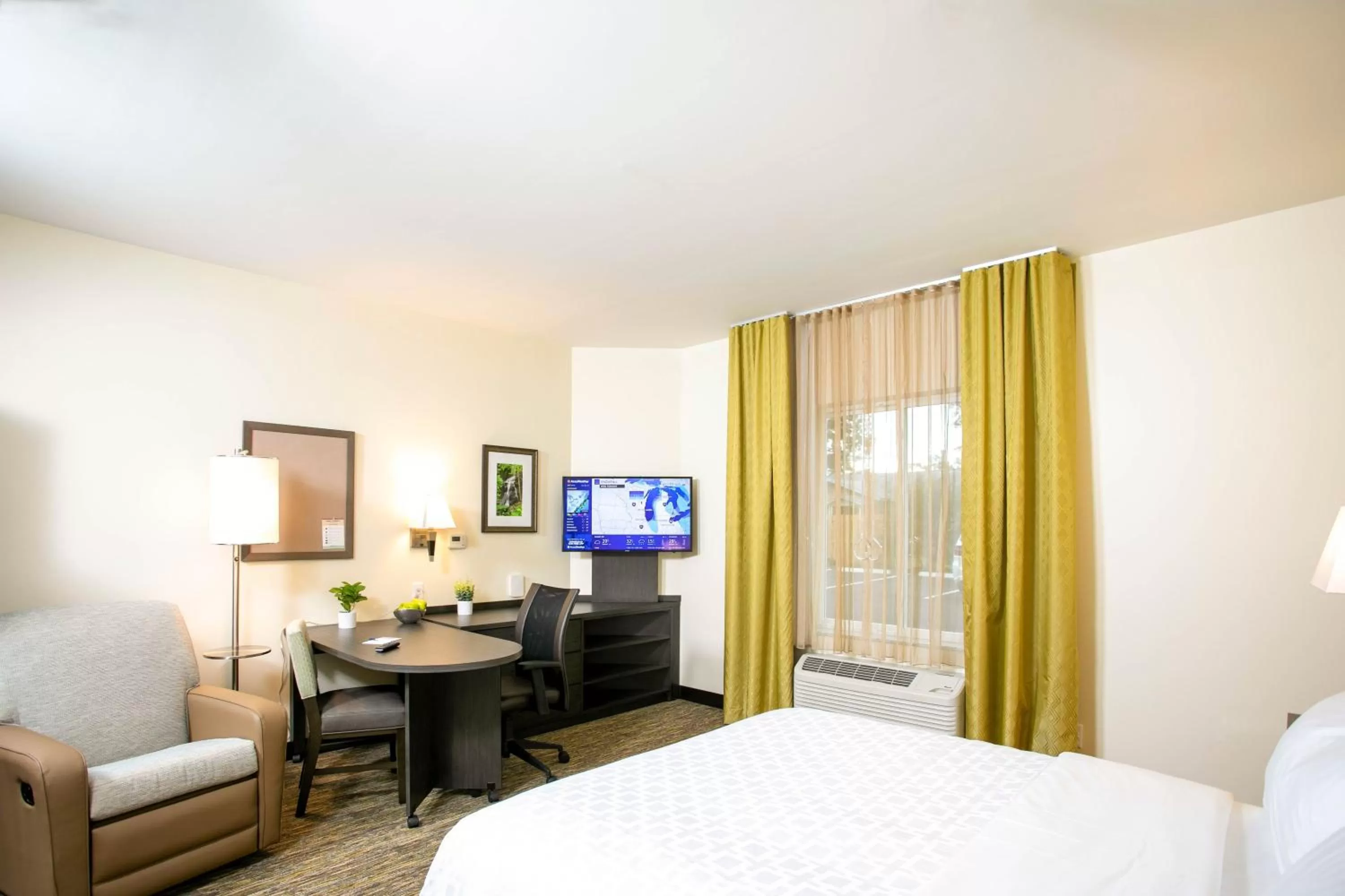 Photo of the whole room, Bed in Candlewood Suites - Jacksonville - Mayport by IHG