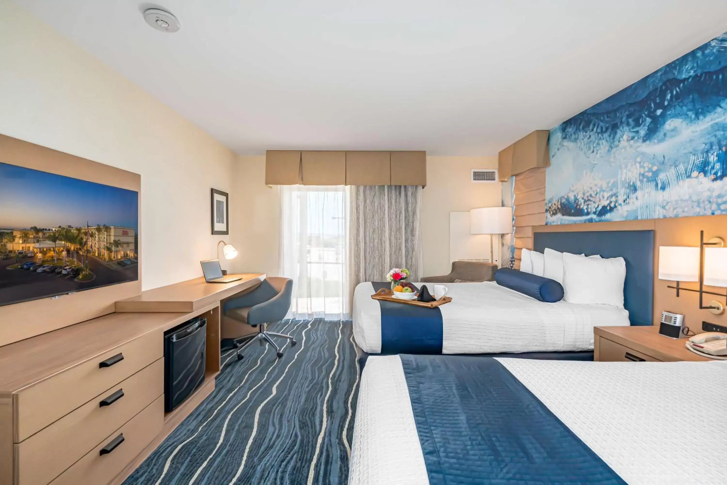 Bedroom in Best Western Plus Marina Gateway Hotel