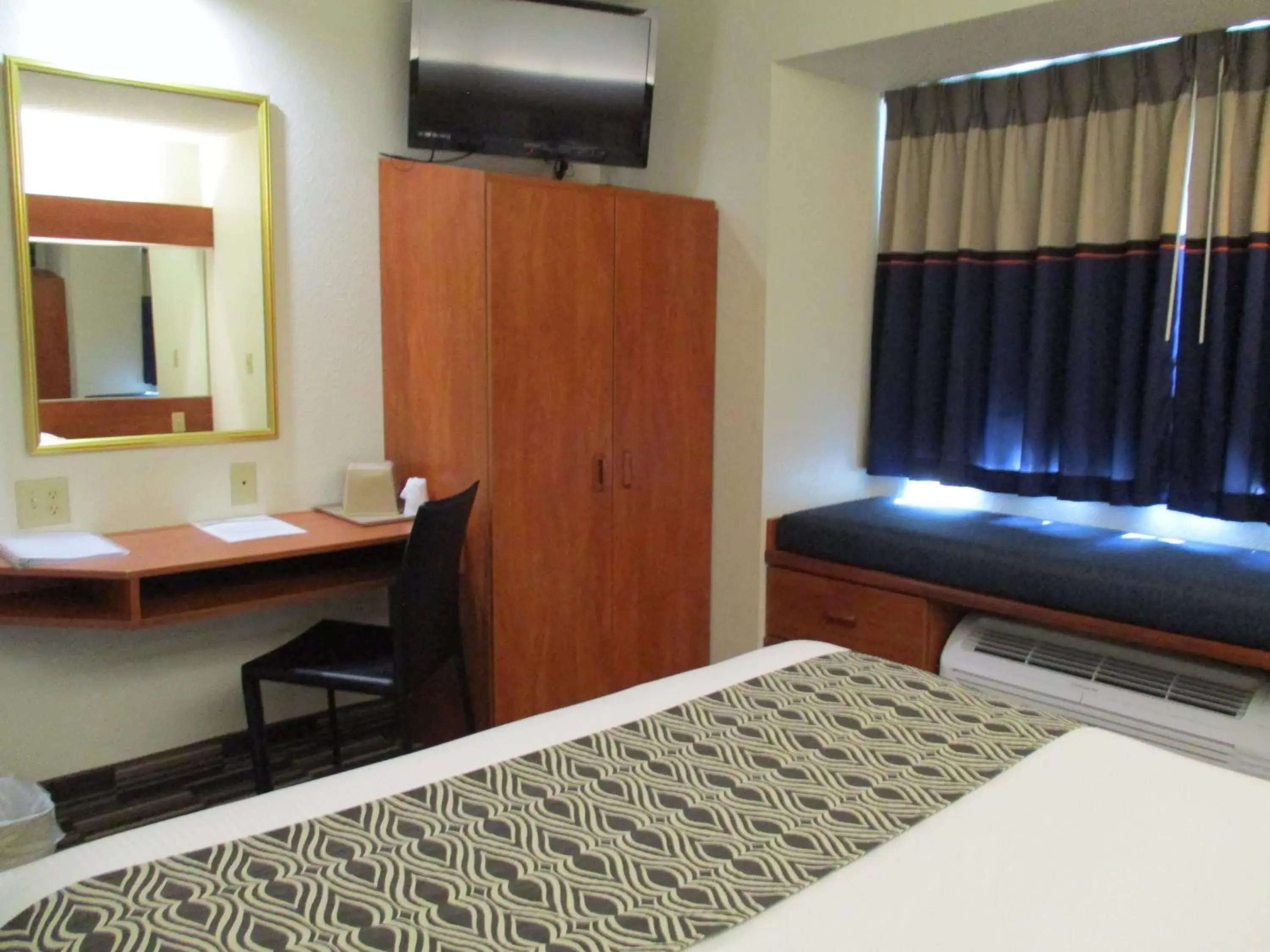 Bed in Microtel Inn and Suites - Inver Grove Heights