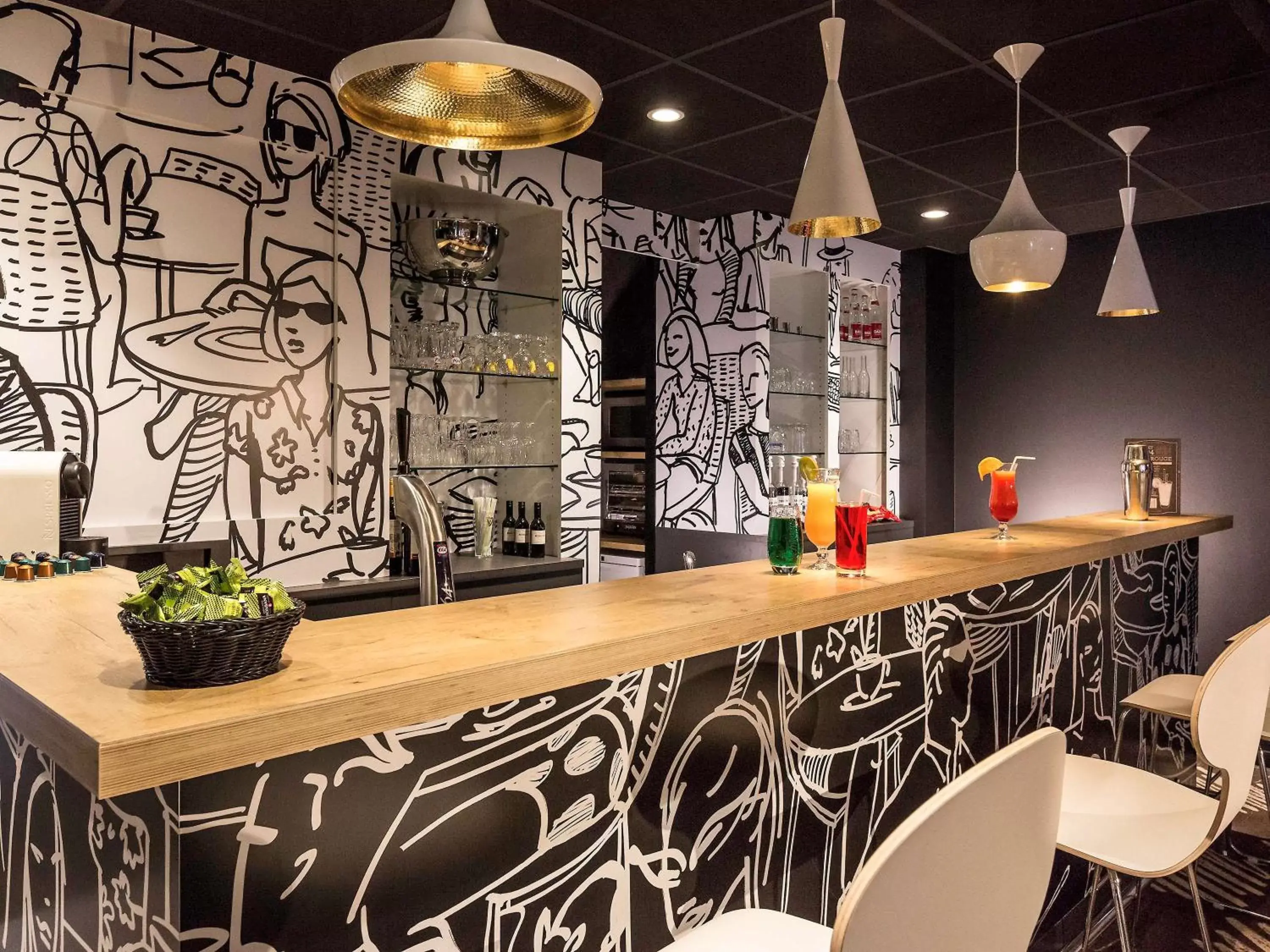 Property building, Lounge/Bar in ibis Lille Centre Grand Palais