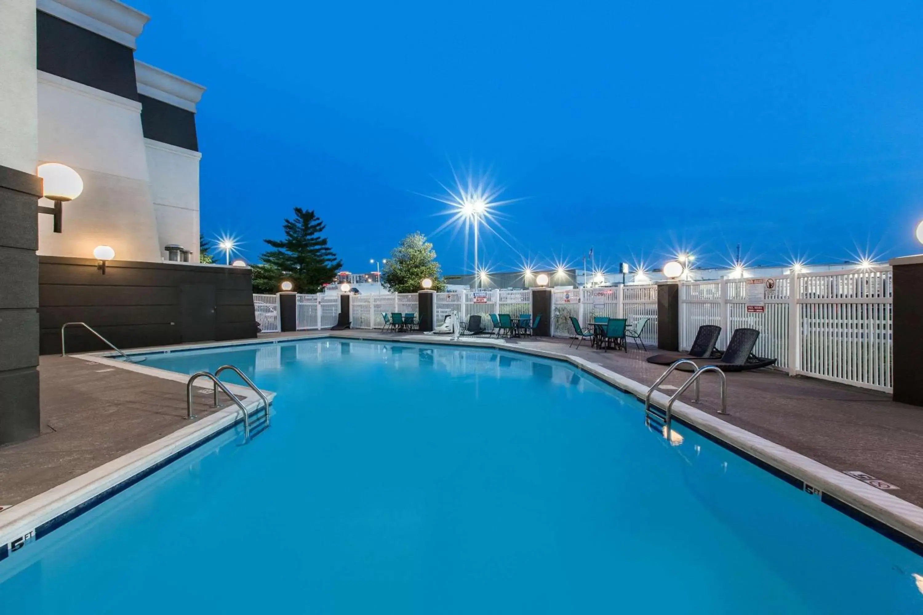 On site, Swimming Pool in La Quinta by Wyndham Goodlettsville - Nashville