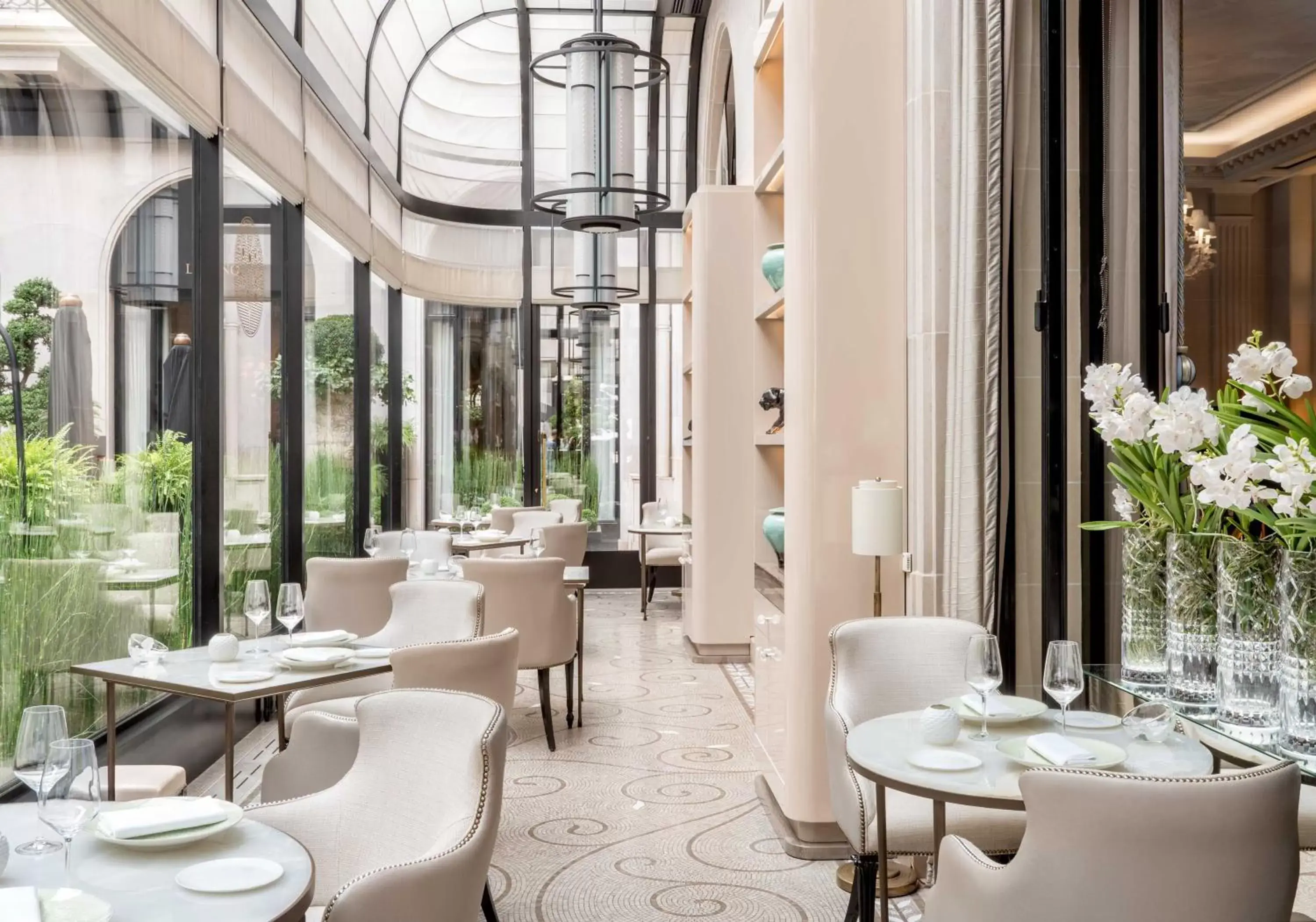 Restaurant/Places to Eat in Four Seasons Hotel George V Paris