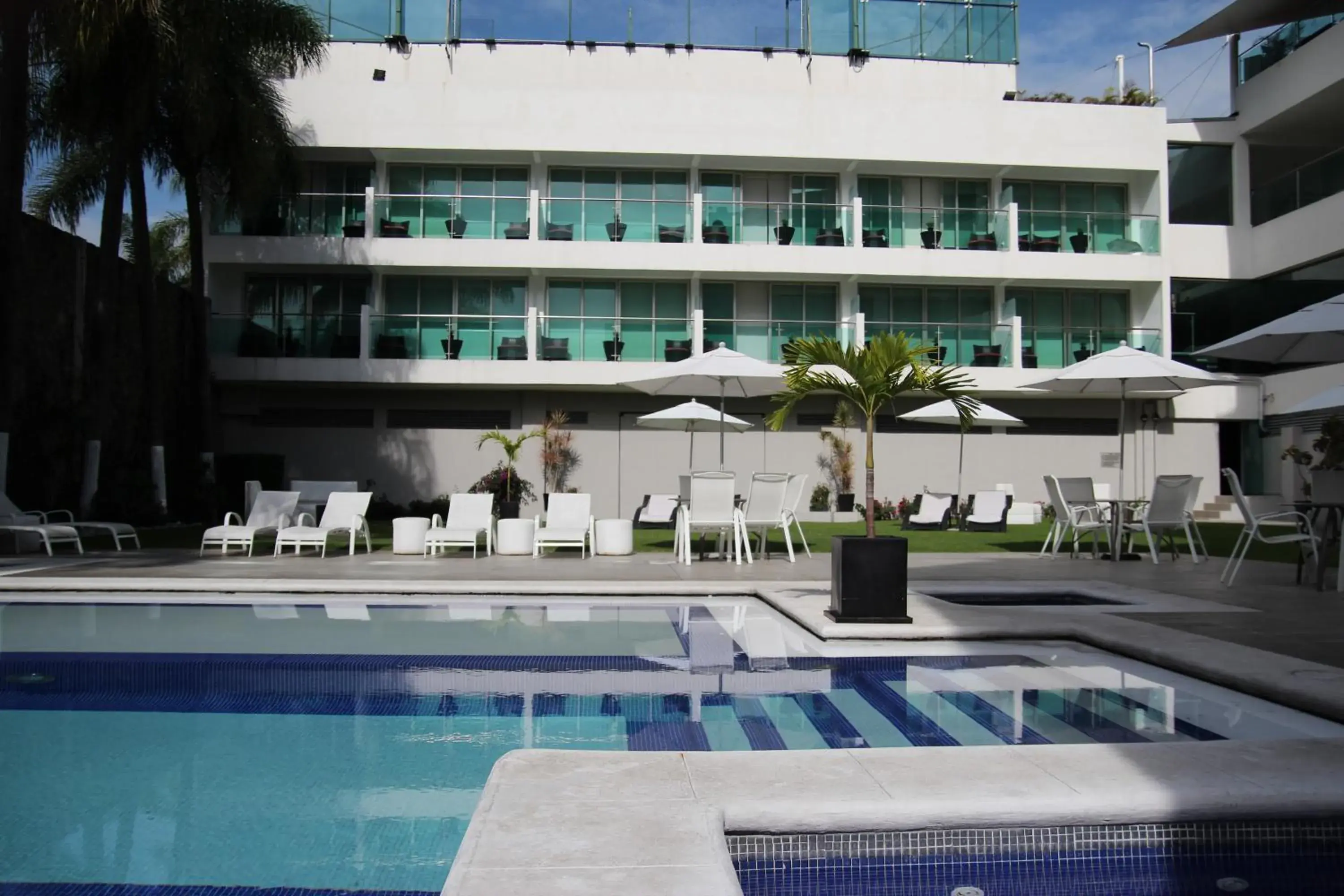 Facade/entrance, Swimming Pool in Hotel Rio 1300