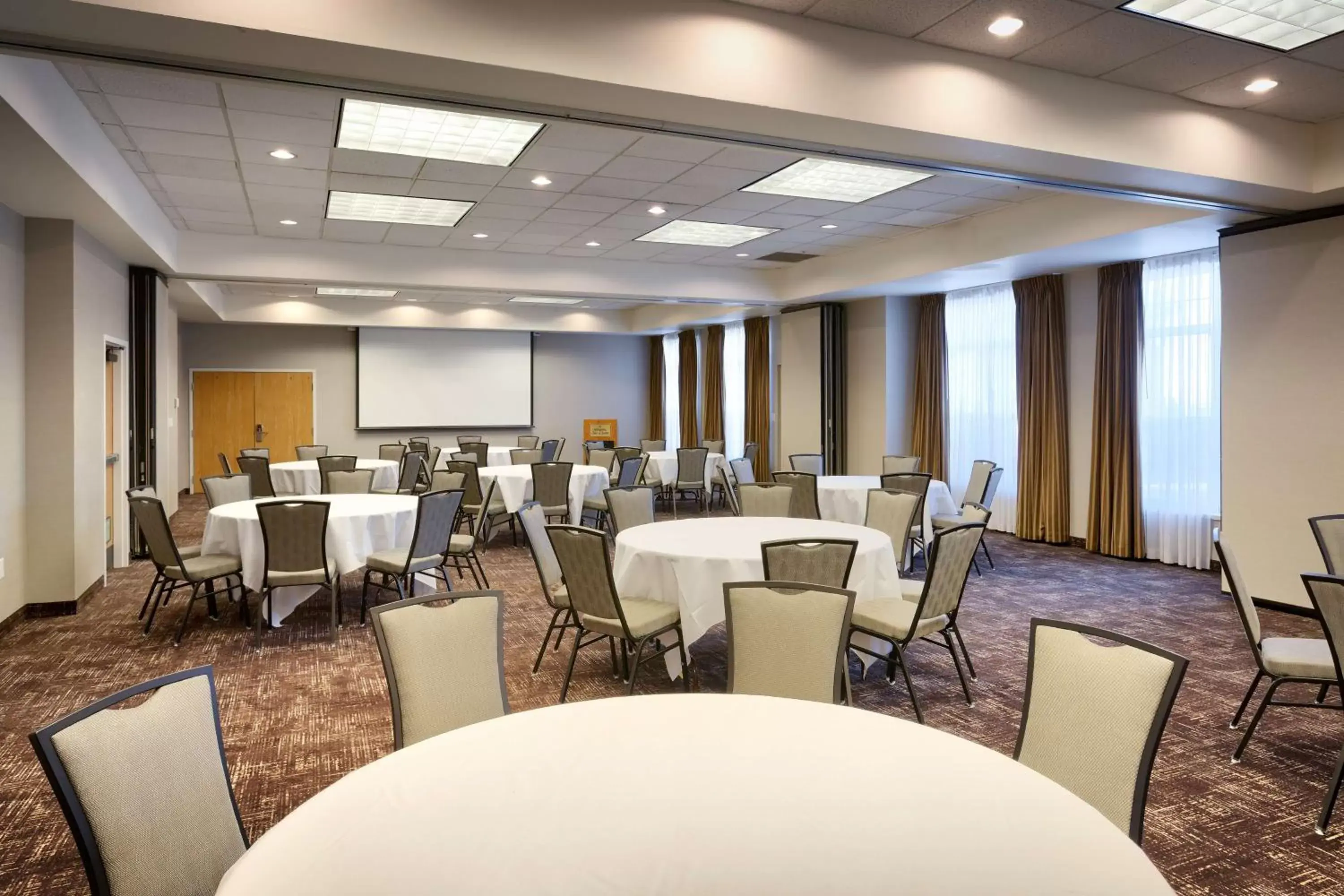 Meeting/conference room, Restaurant/Places to Eat in Hampton Inn & Suites Orem/Provo