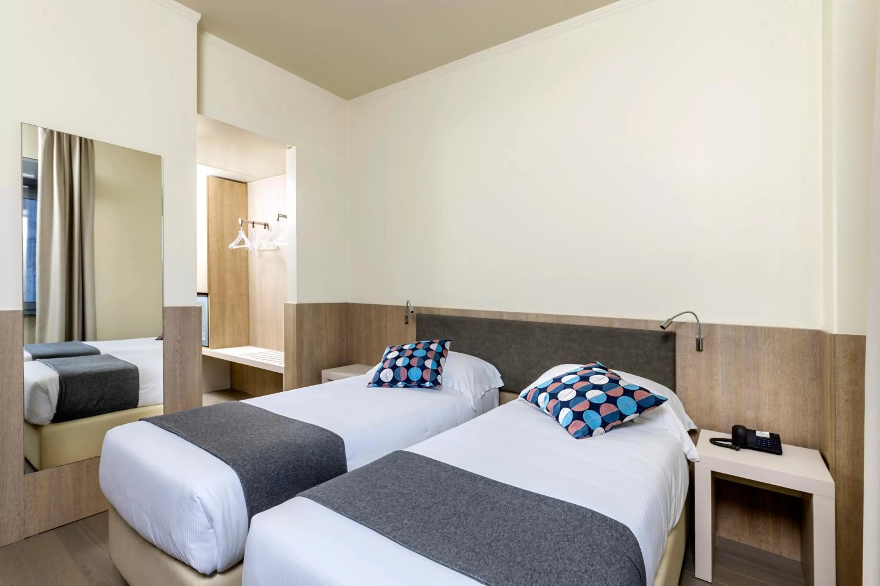 Photo of the whole room, Bed in Peralba Autohotel