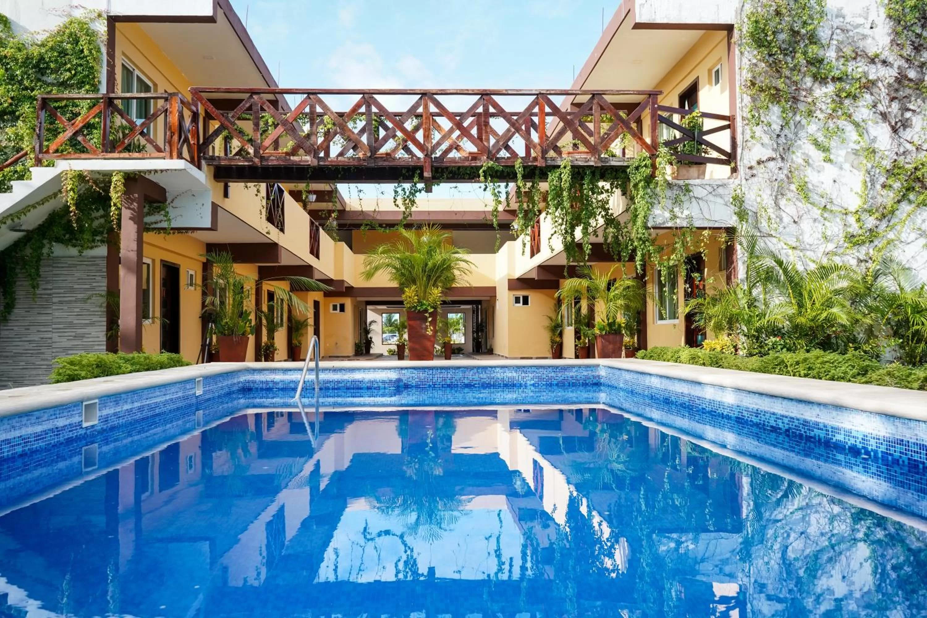 Swimming pool in Framfor Inn