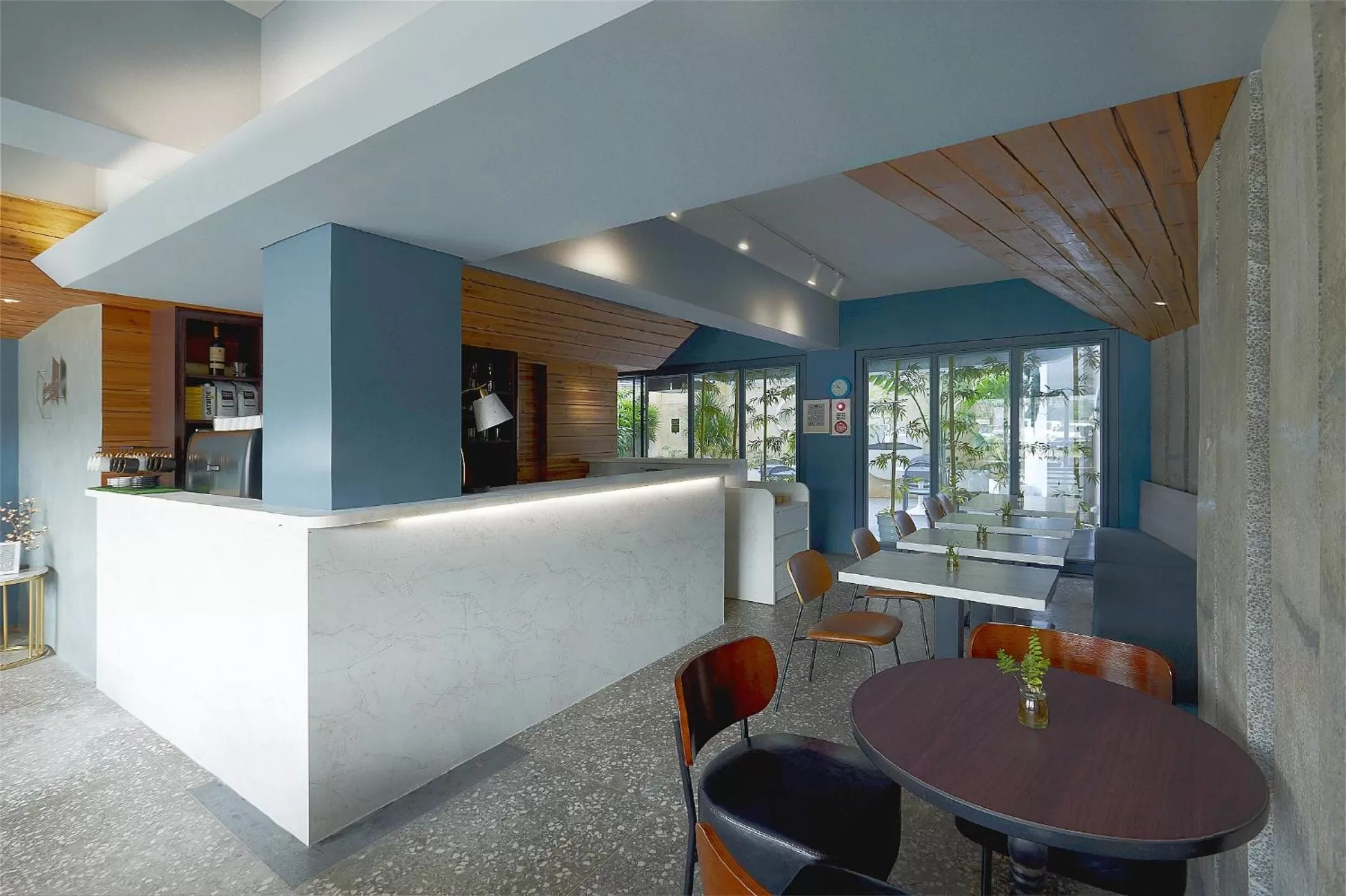 Restaurant/places to eat in Papersun Hotel