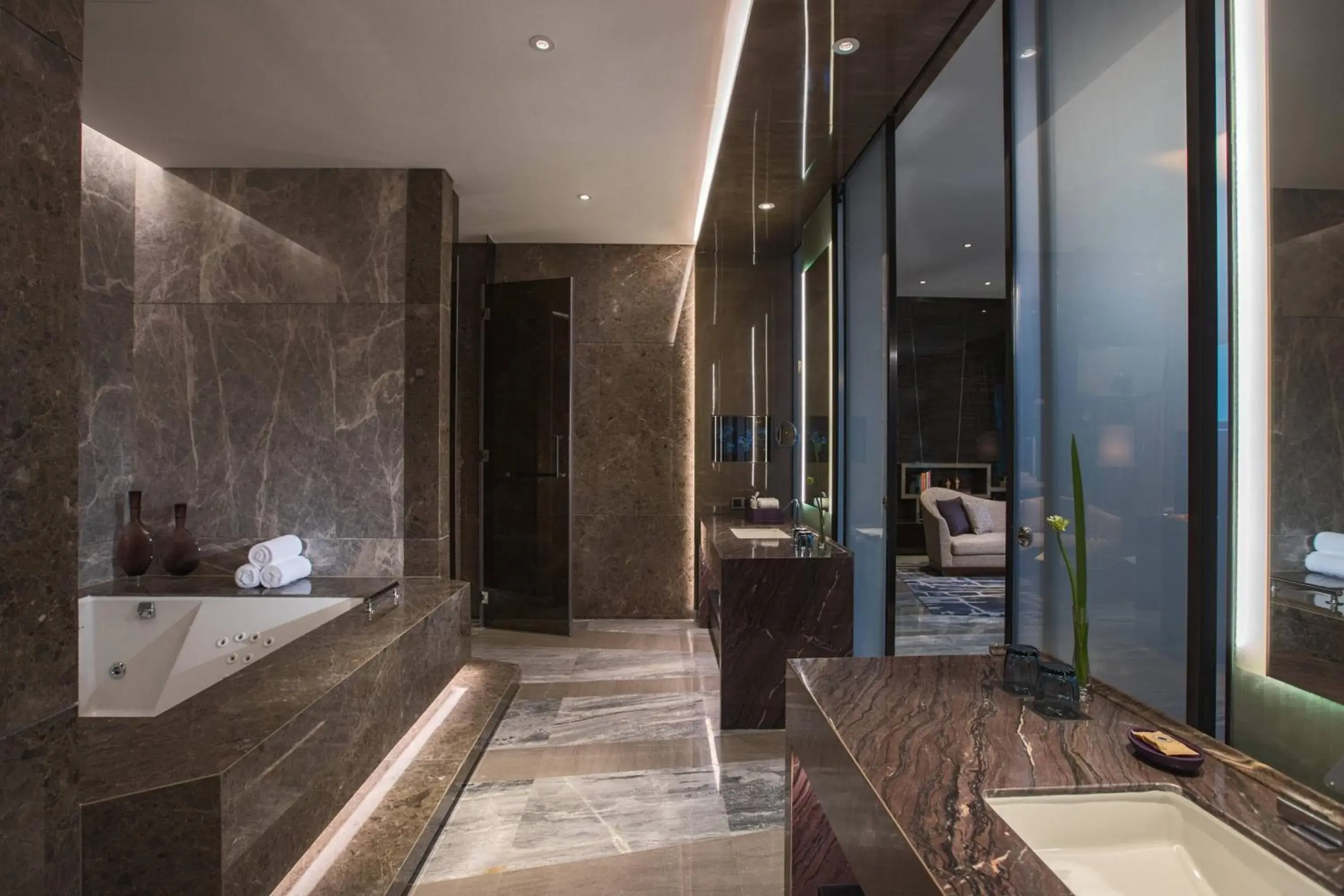 Bathroom in Renaissance Haikou Hotel