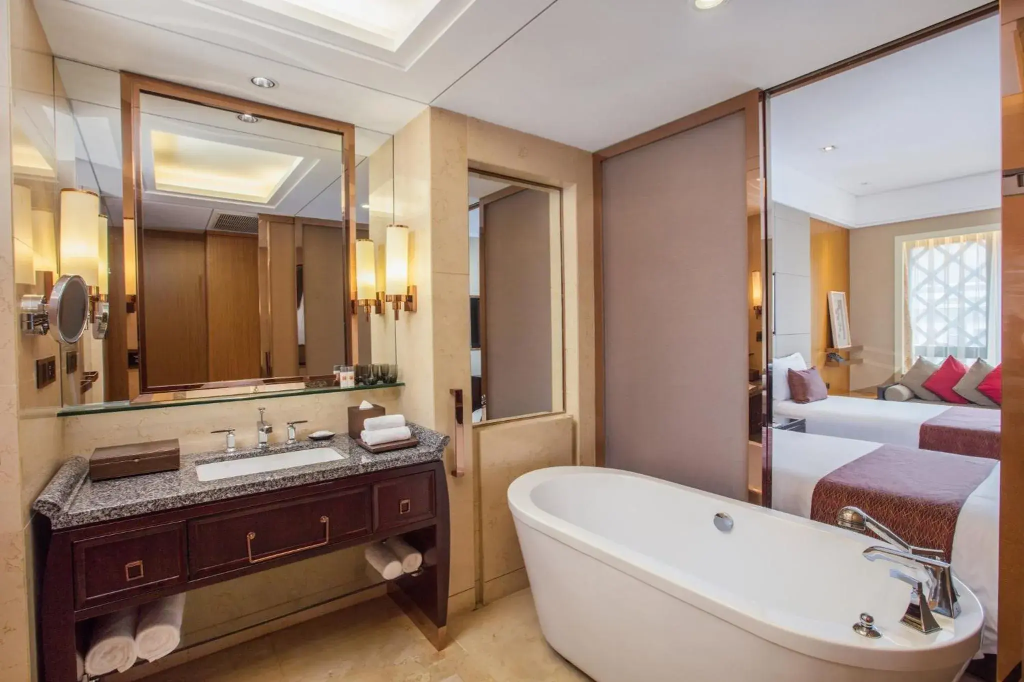 Photo of the whole room, Bathroom in Crowne Plaza Huangshan Yucheng, an IHG Hotel