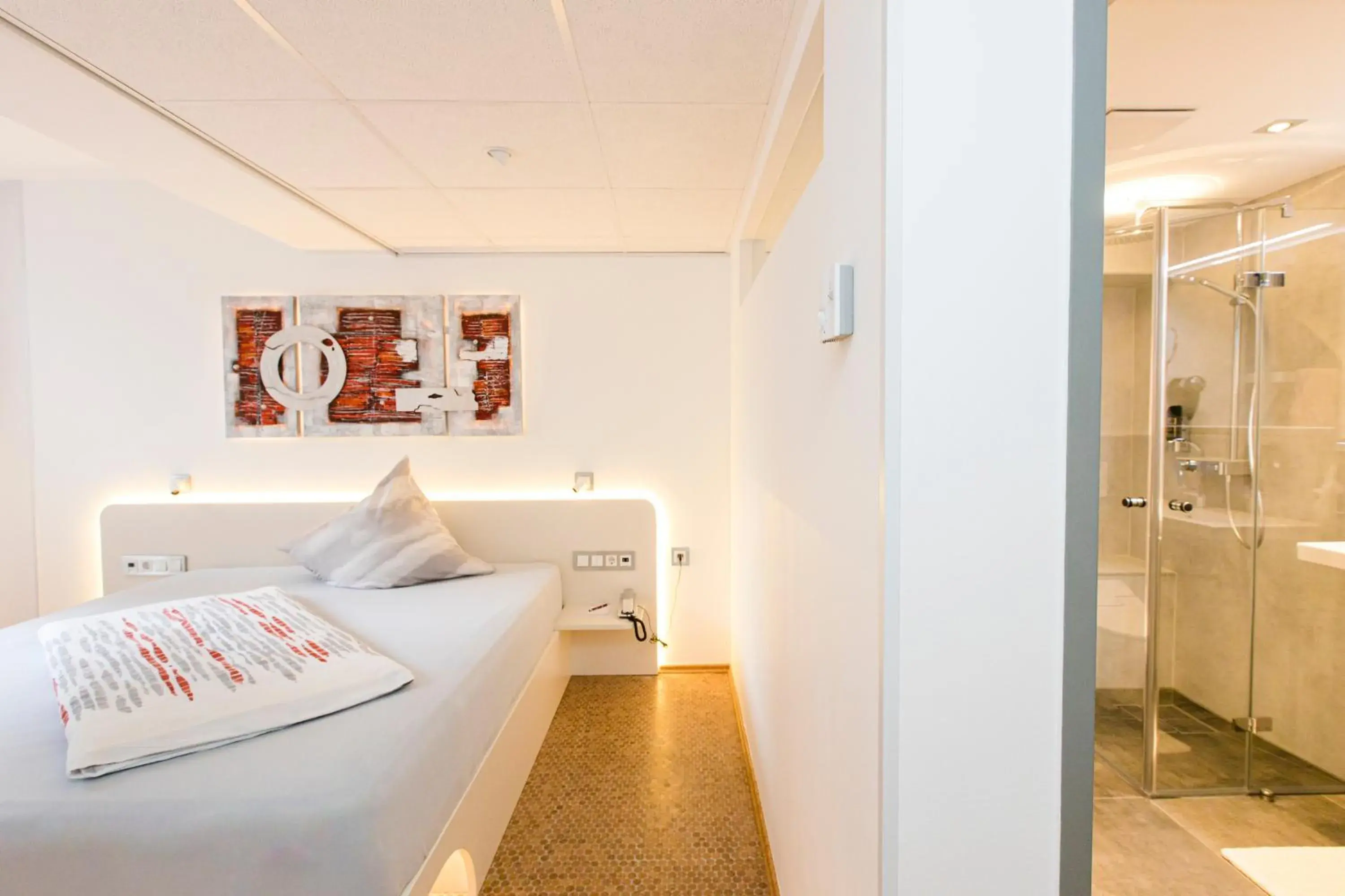 Photo of the whole room, Bed in Hotel Am Düsseldorfer Platz Photo of the whole room, Bed in Hotel Am Düsseldorfer Platz