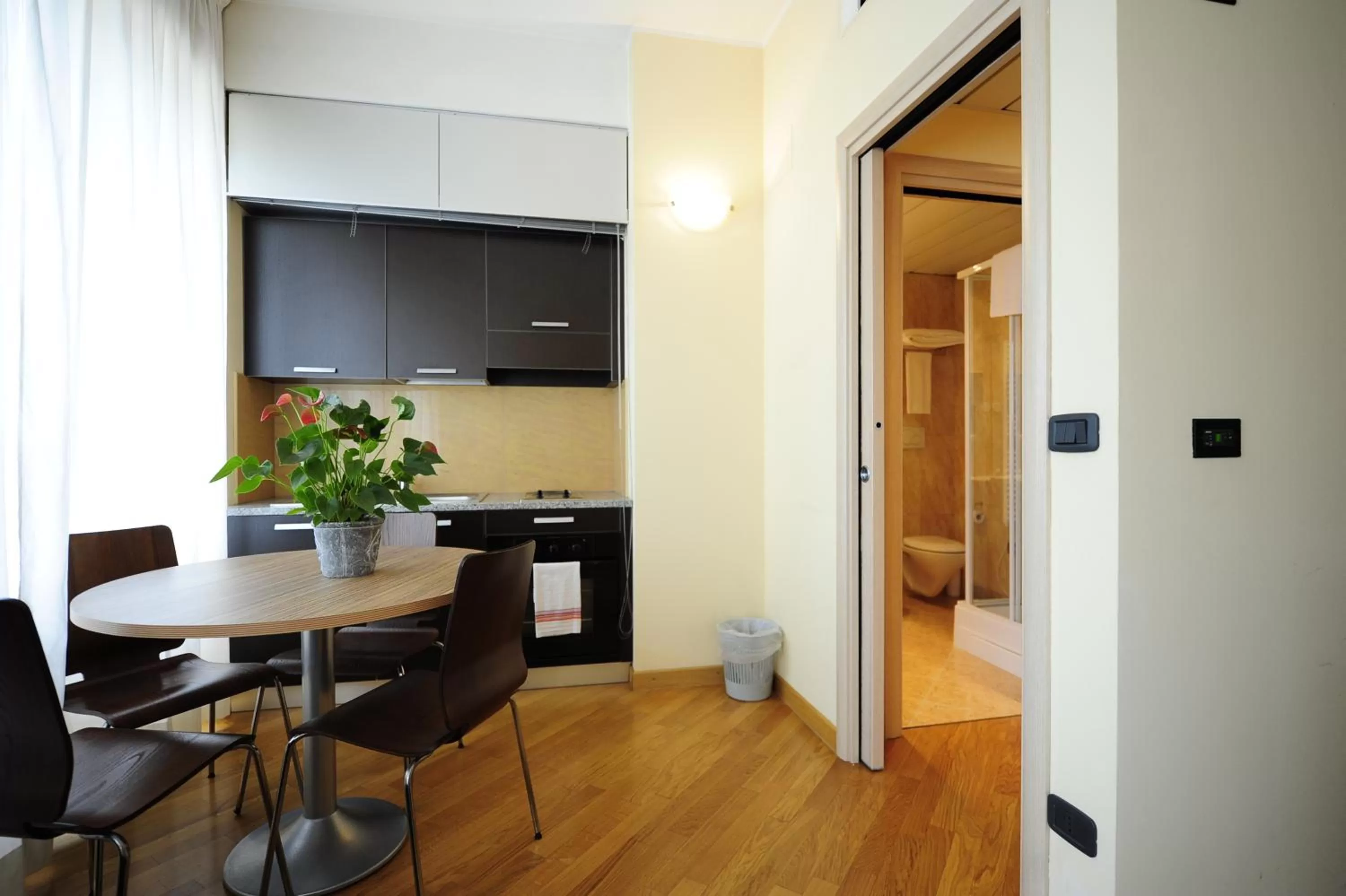 Kitchen or kitchenette, Dining Area in Corvetto Residence Porto Di Mare