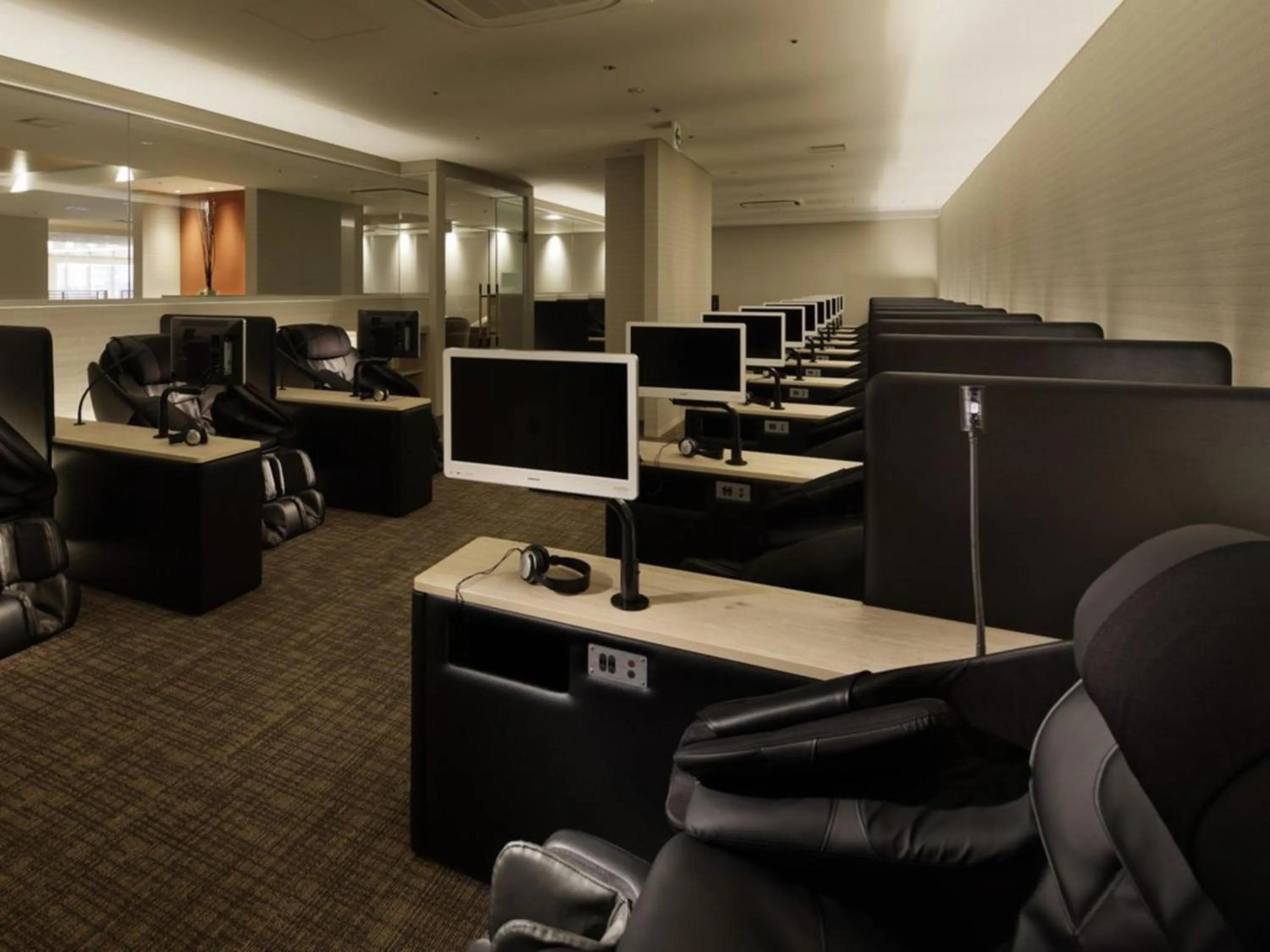 Lounge or bar in Kobe Minato Onsen Ren