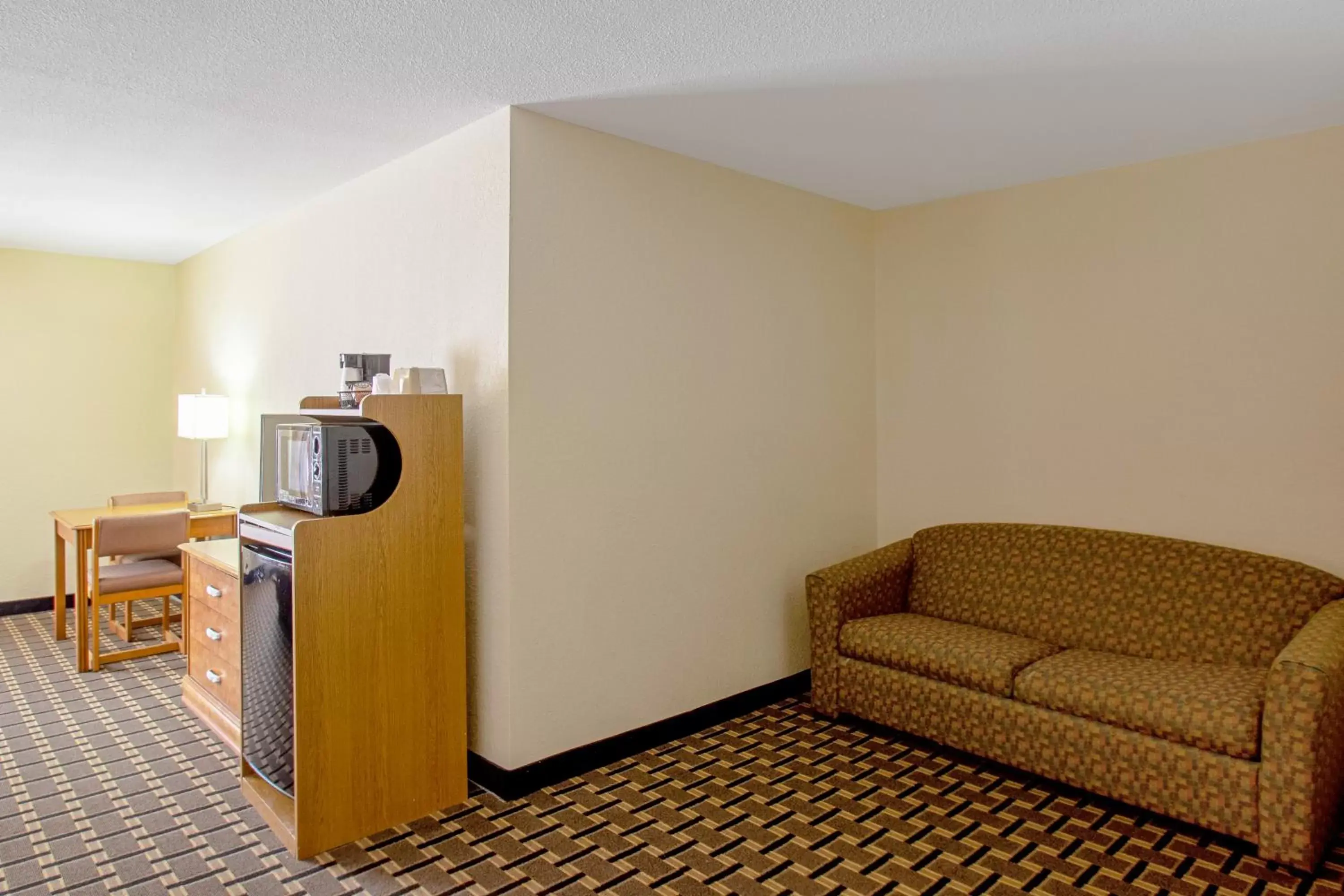 Seating Area in Econo Lodge Inn & Suites