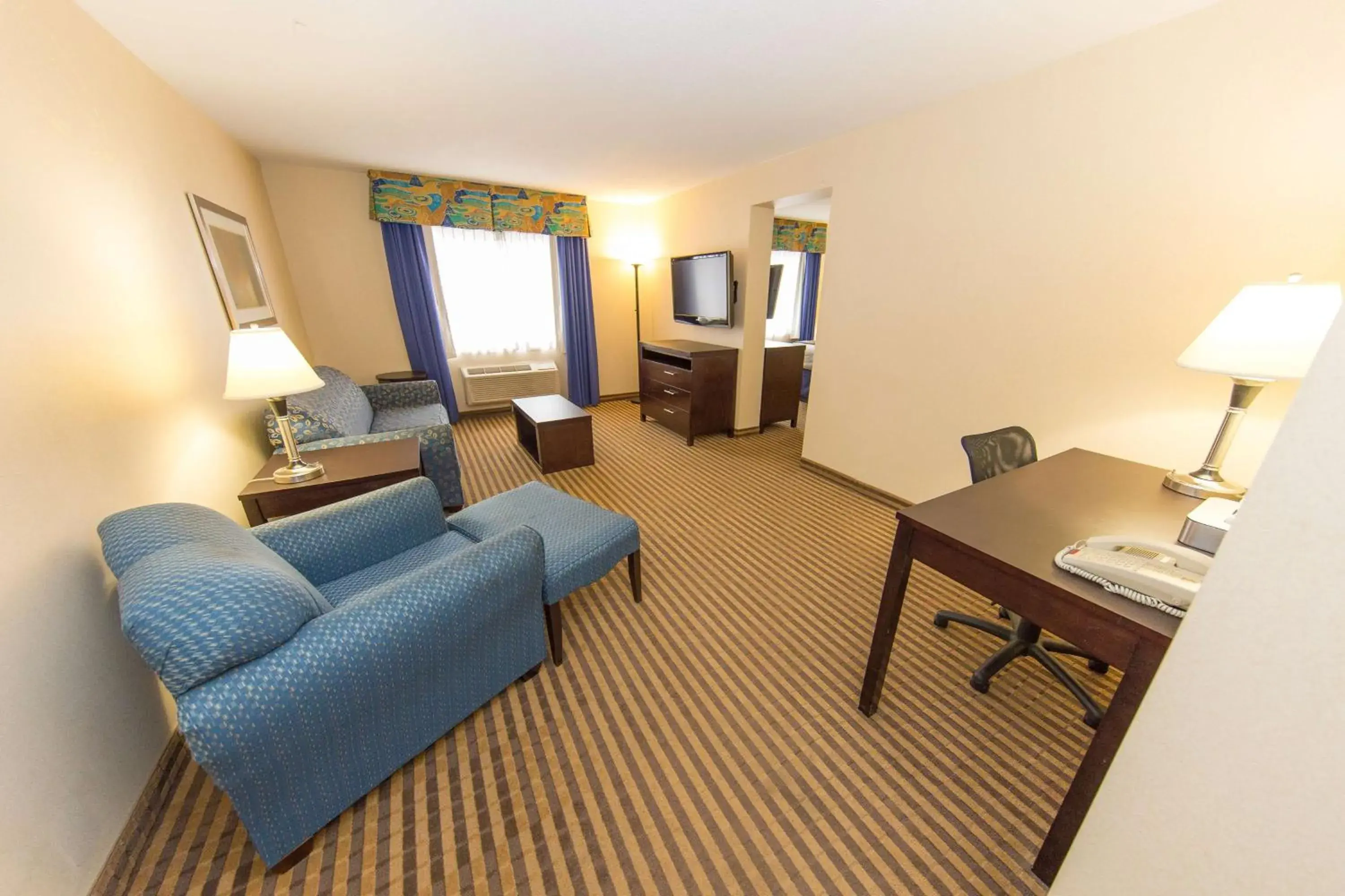 Photo of the whole room, Seating Area in Best Western Plus Portage Hotel and Suites