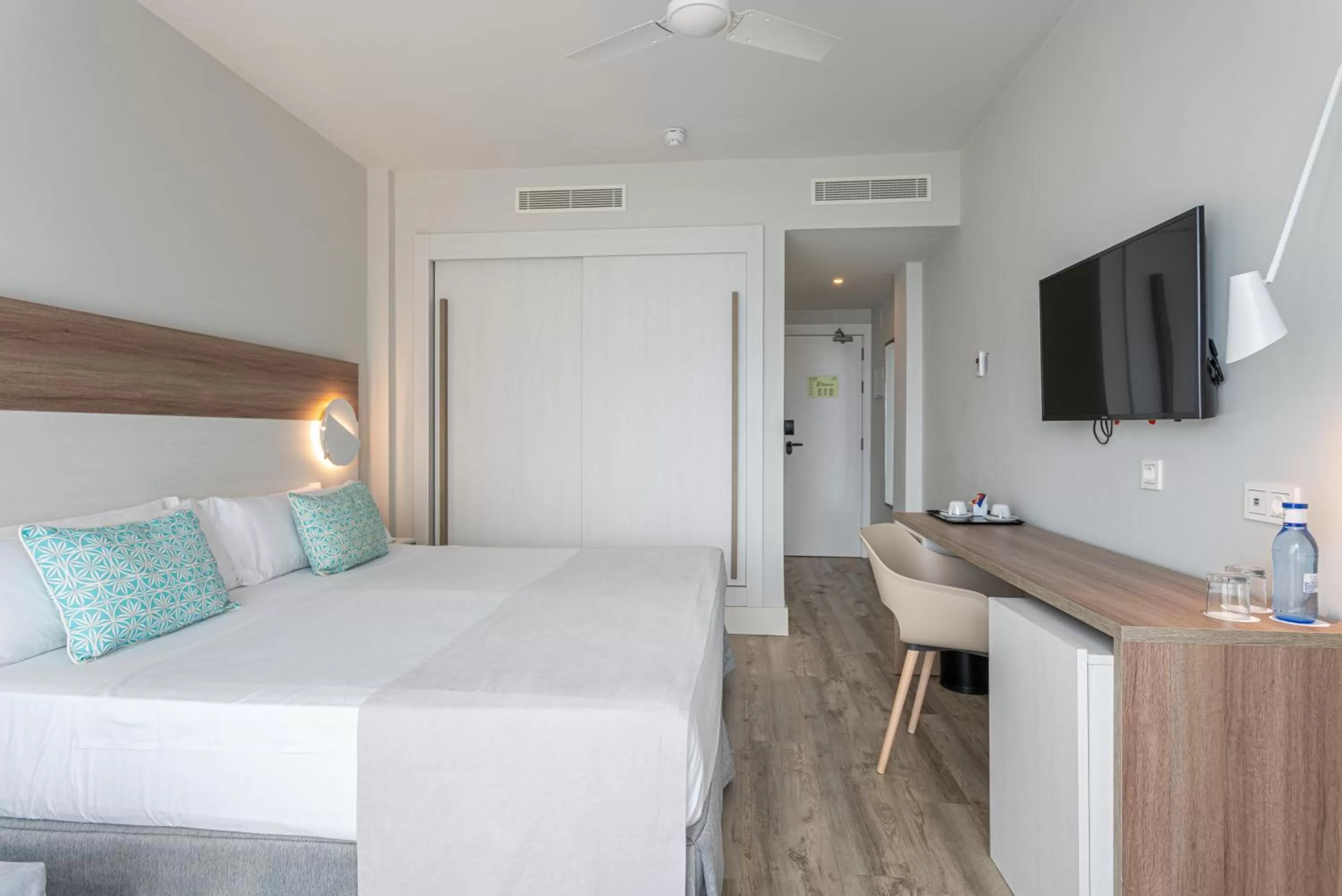 Bedroom, Bed in Hotel Benalma Costa del Sol