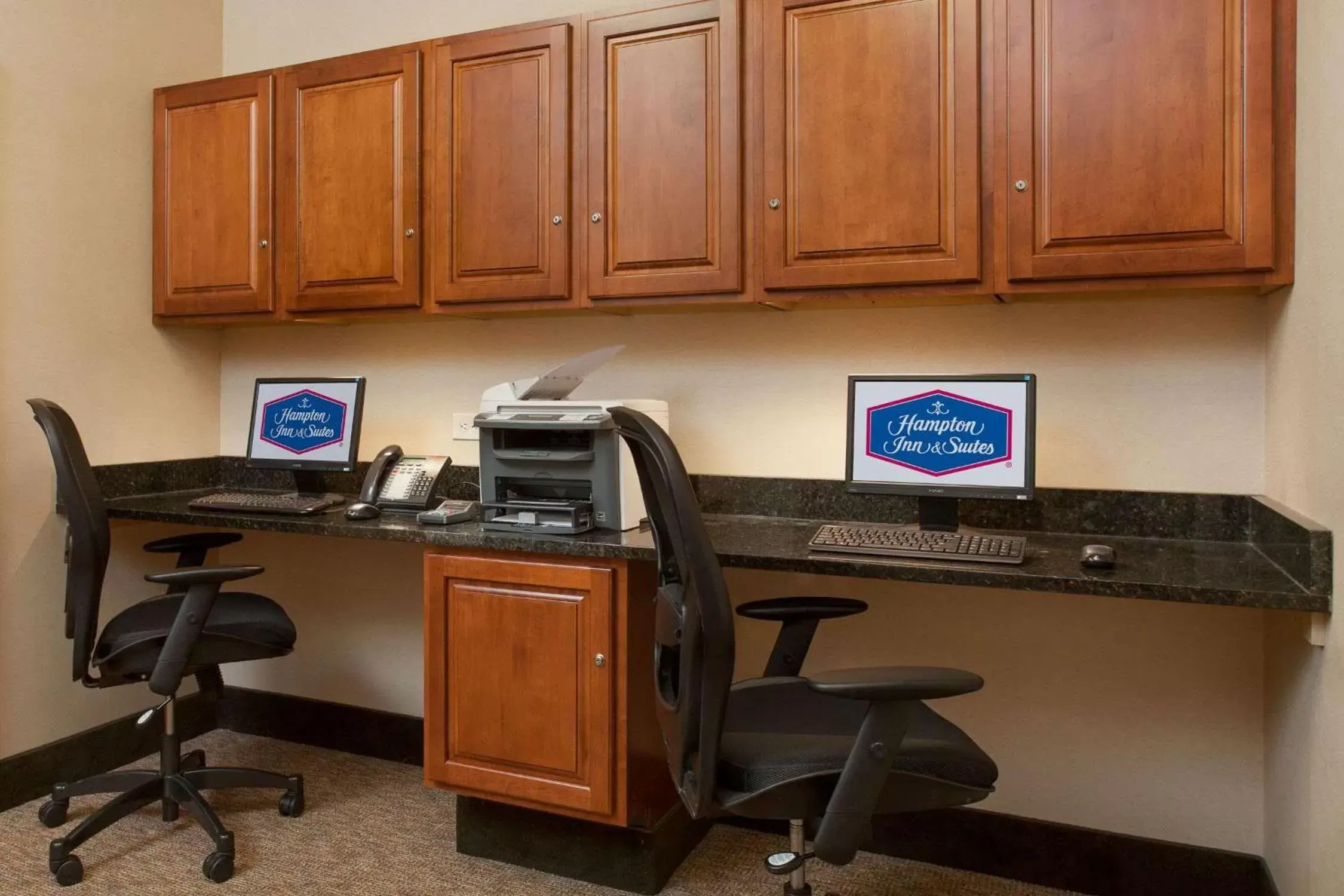 Business facilities, Business Area/Conference Room in Hampton Inn & Suites Addison