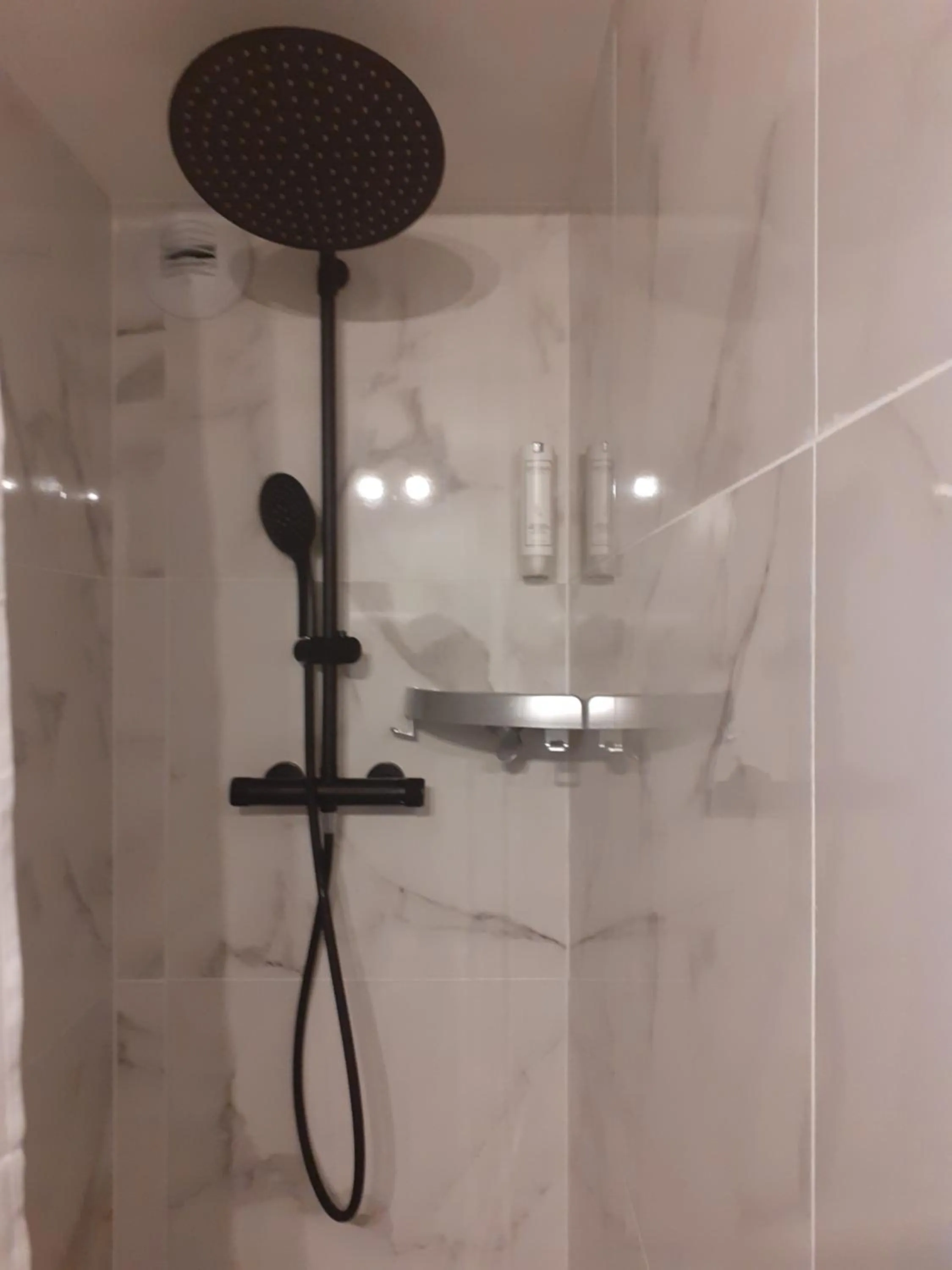 Bathroom in Hotel de Charme La Bonne Adresse - Logis hotels