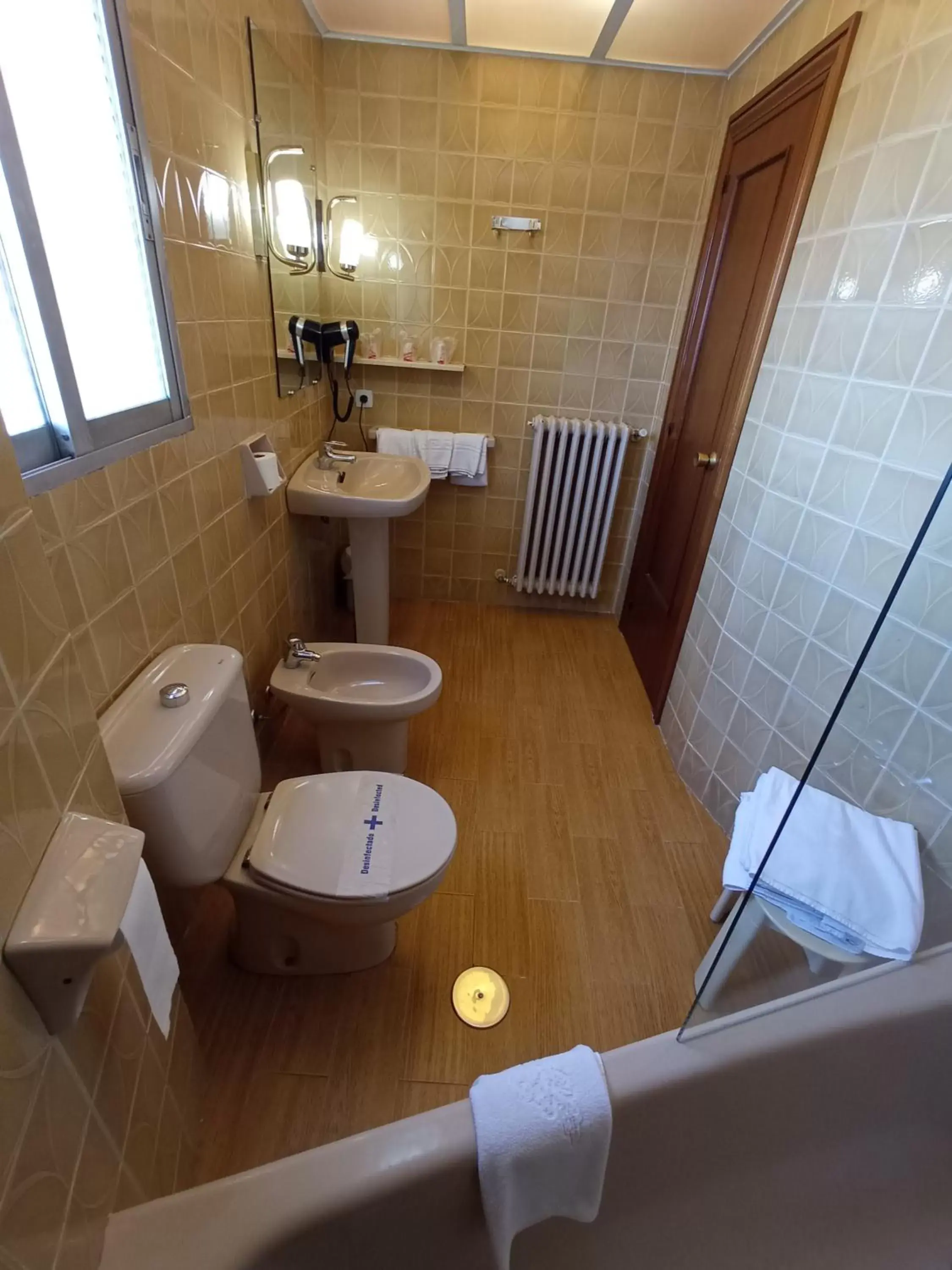 Bathroom in Hotel ELE Acueducto