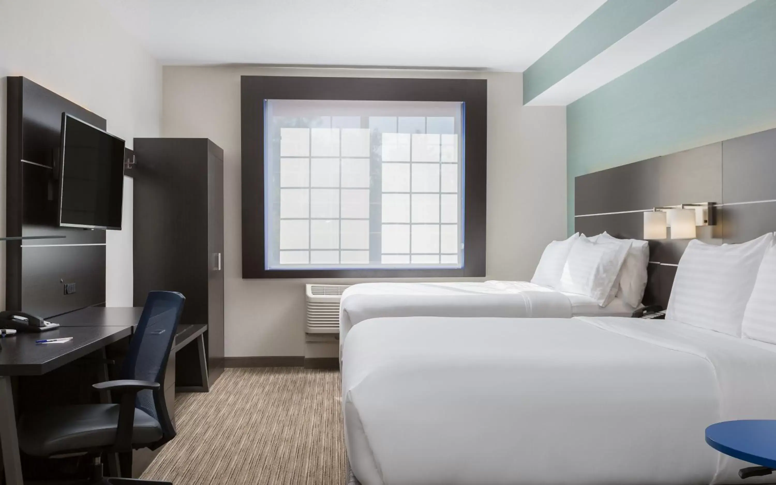 Photo of the whole room, Bed in Holiday Inn Express Hotel & Suites Eugene Downtown - University, an IHG Hotel