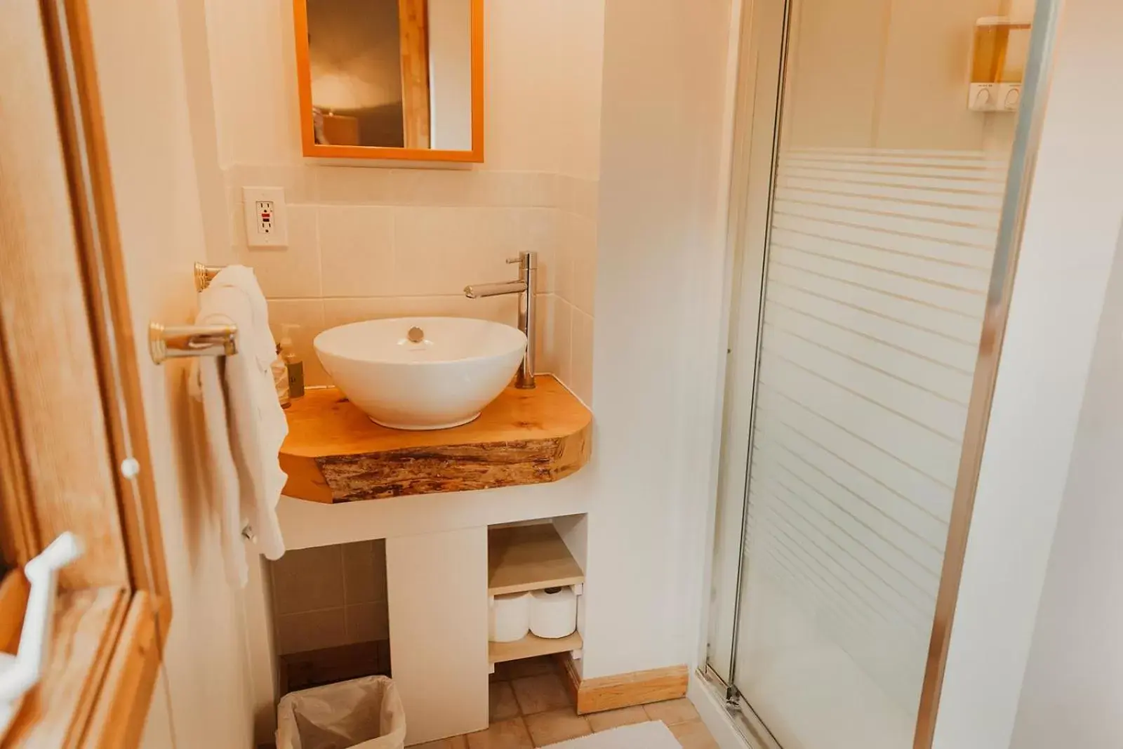 Bathroom in Ambleside Lodge Bed & Breakfast