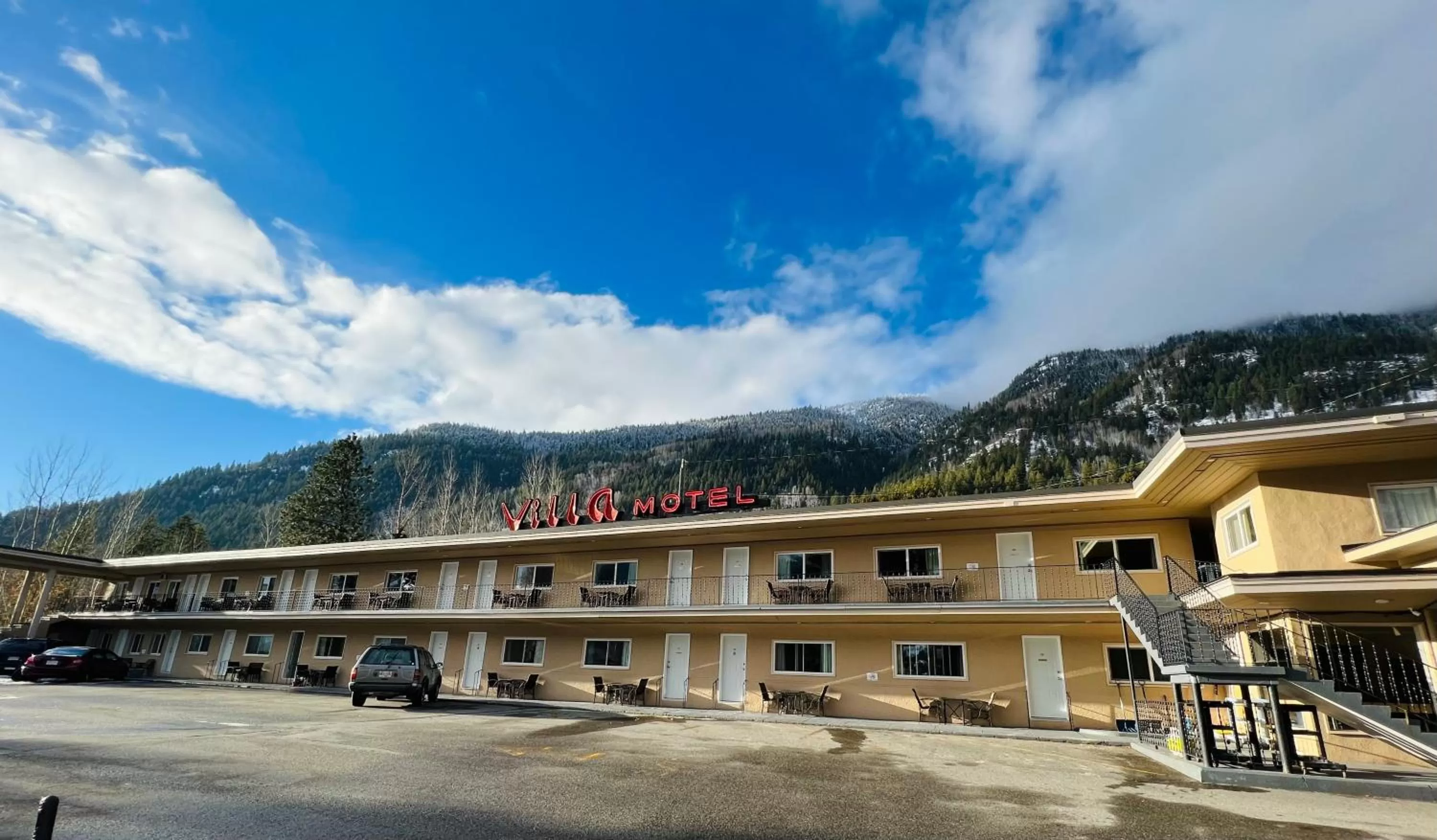 Property building in Villa Motel