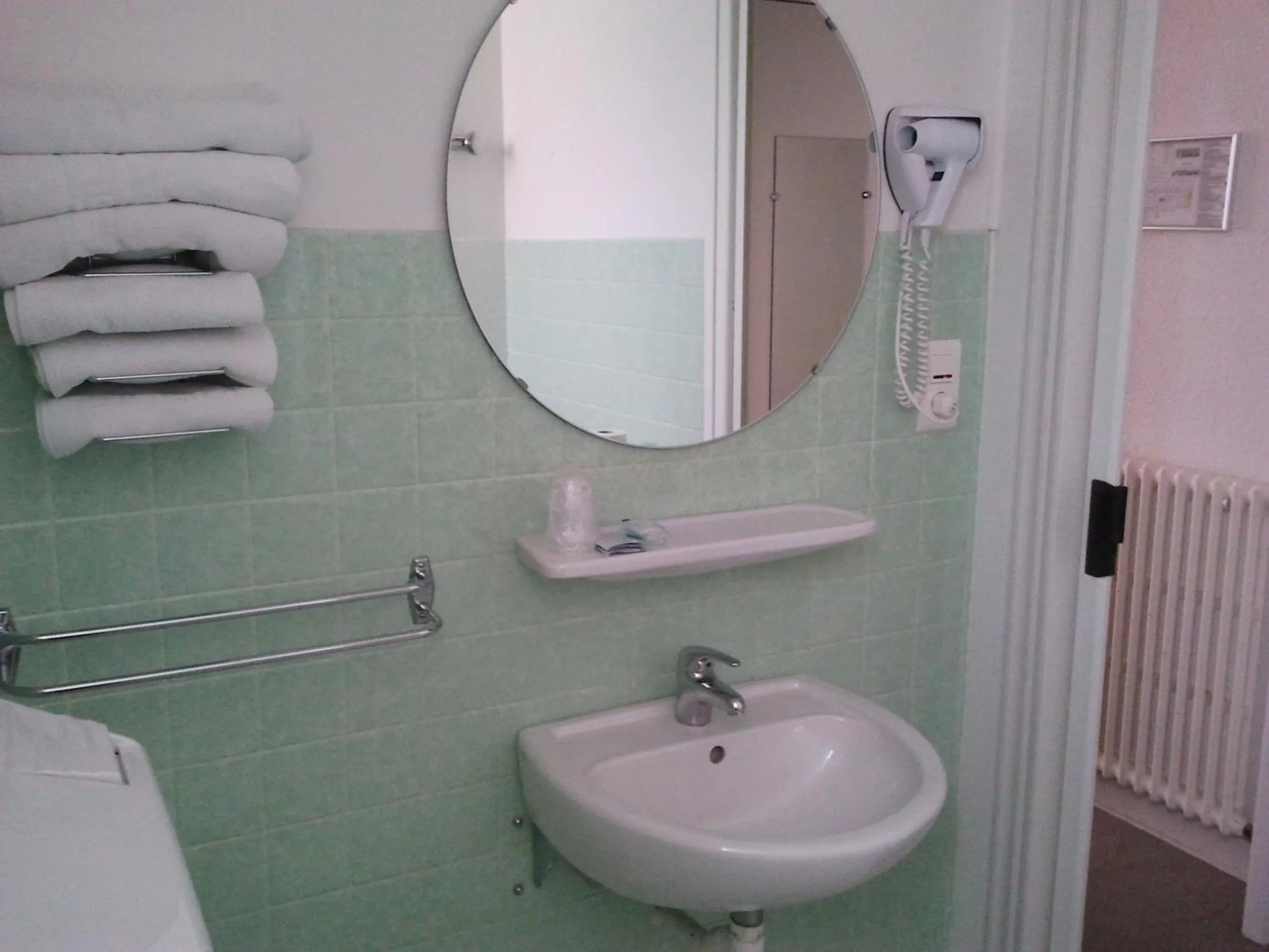 Bathroom in Adonis Lourdes - Notre Dame de la Sarte