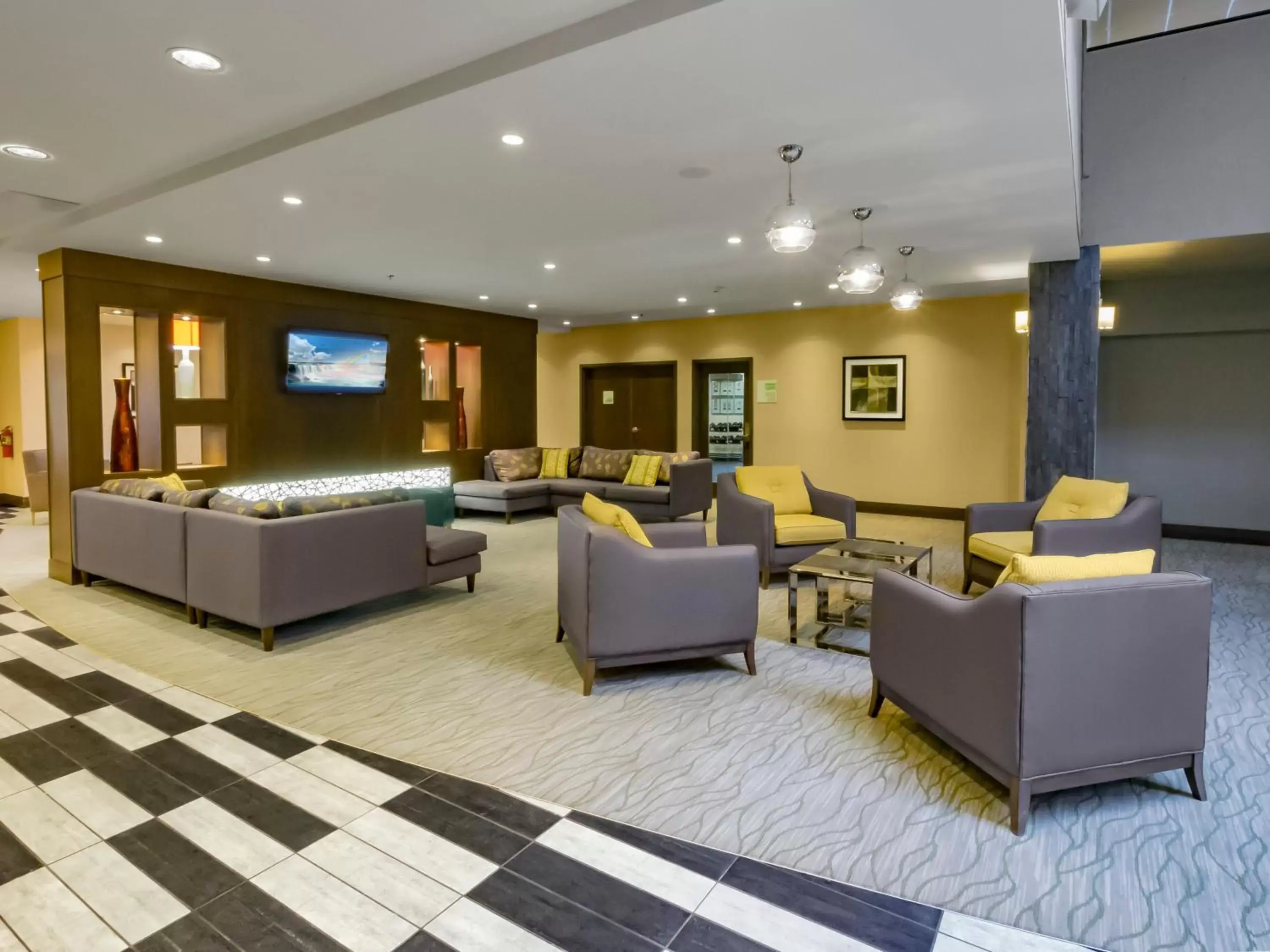 Property building, Lobby/Reception in Holiday Inn Niagara Falls-Scenic Downtown, an IHG Hotel