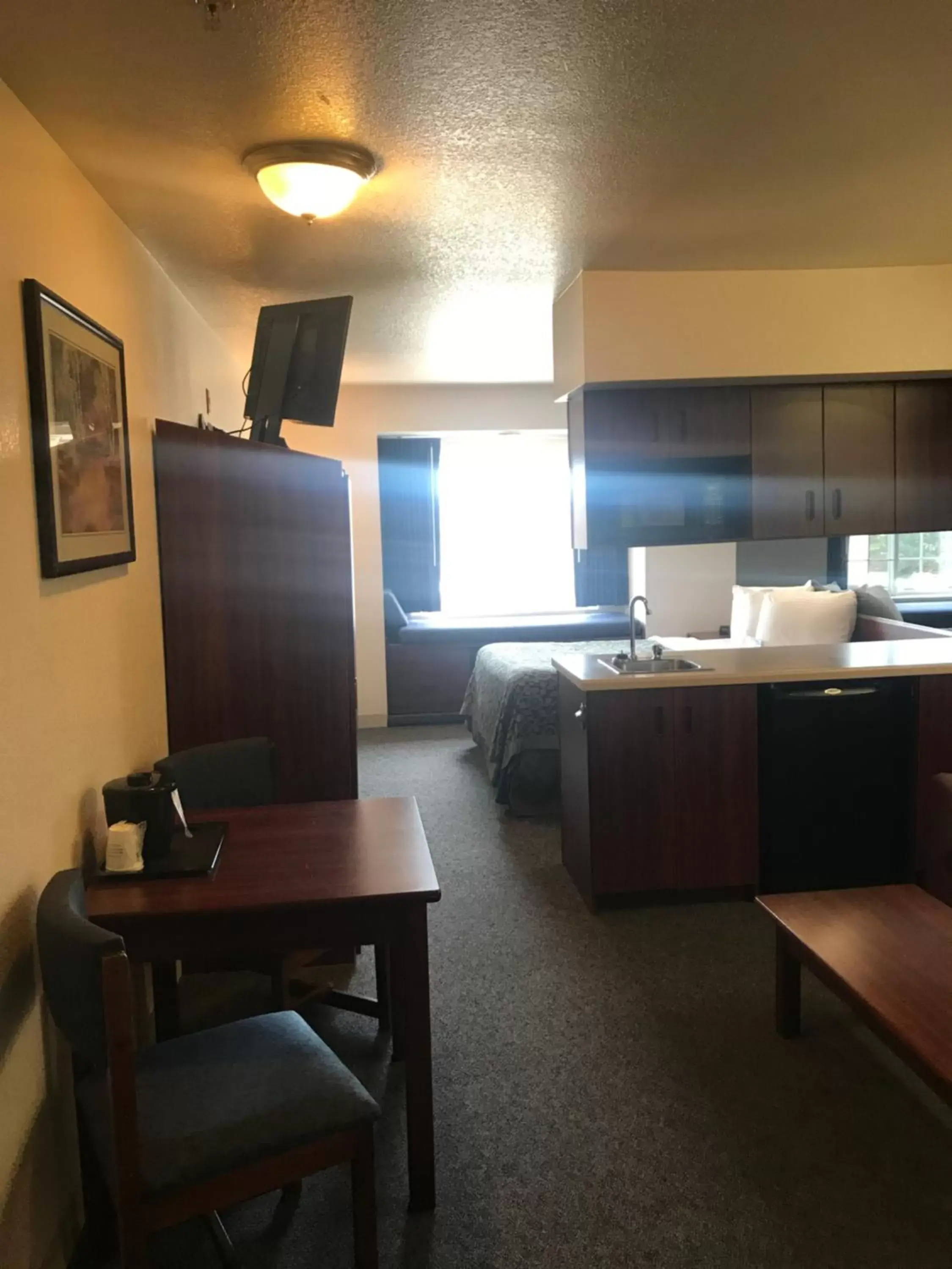 Seating Area in Days Inn & Suites by Wyndham Greeley