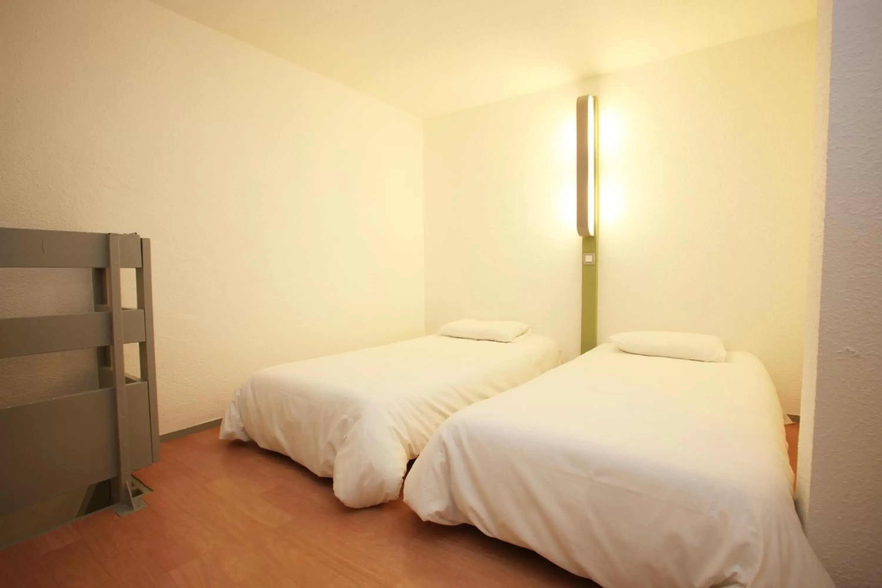 Bedroom, Bed in ibis budget Nantes Sainte Luce