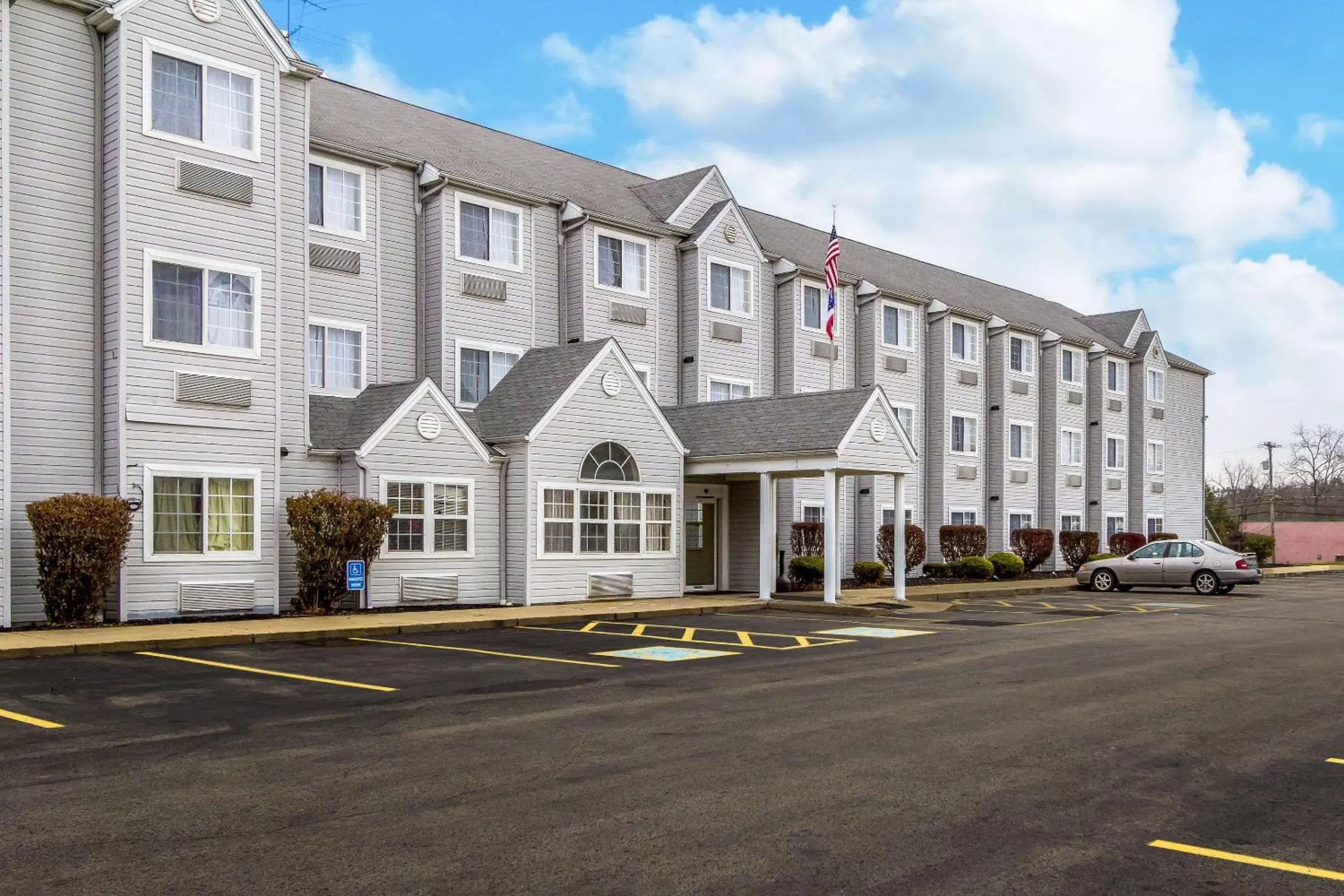 Property building in Quality Inn & Suites North Lima - Boardman Property building in Quality Inn & Suites North Lima - Boardman