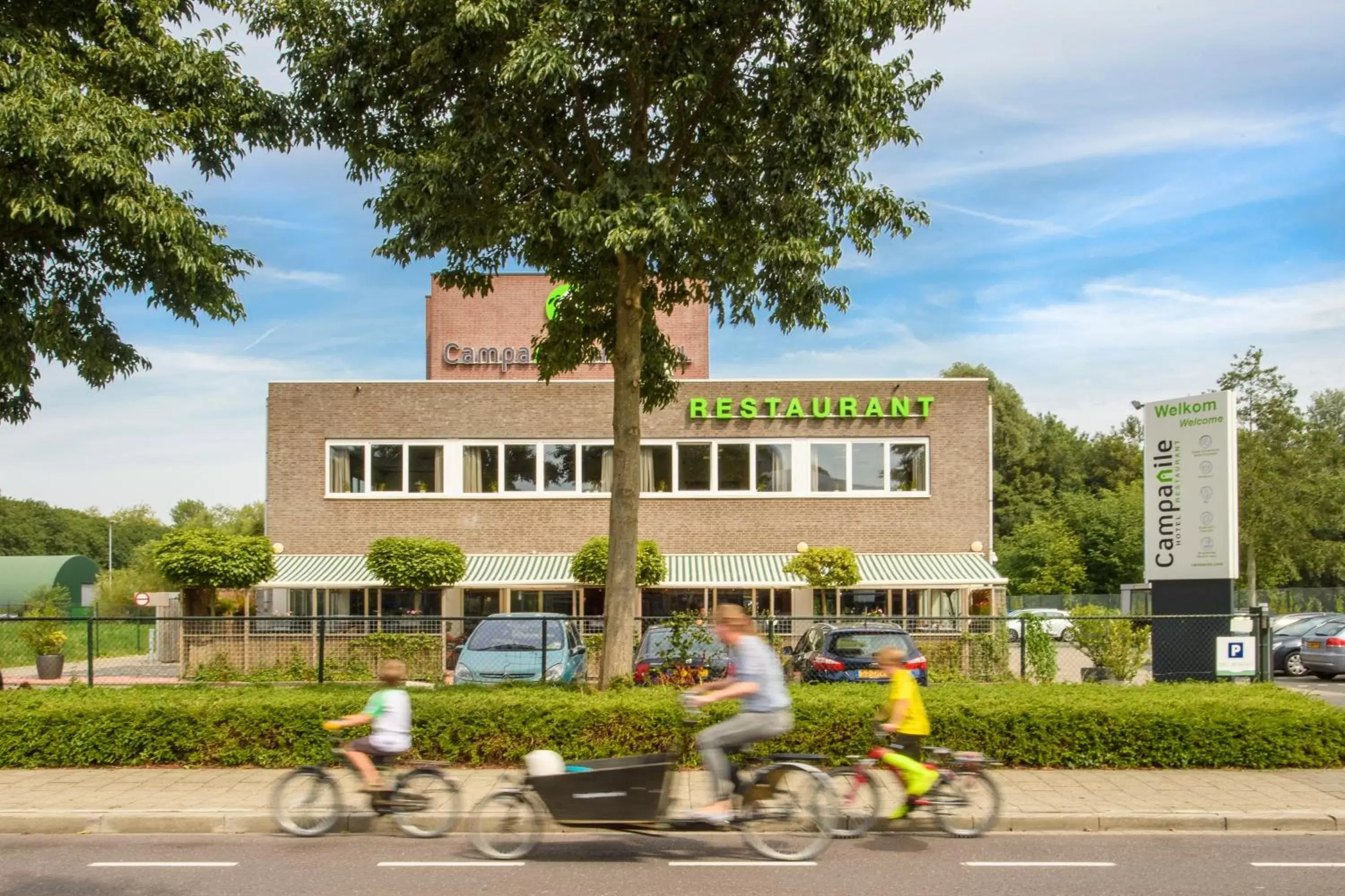 Facade/entrance, Property Building in Campanile Hotel & Restaurant Delft