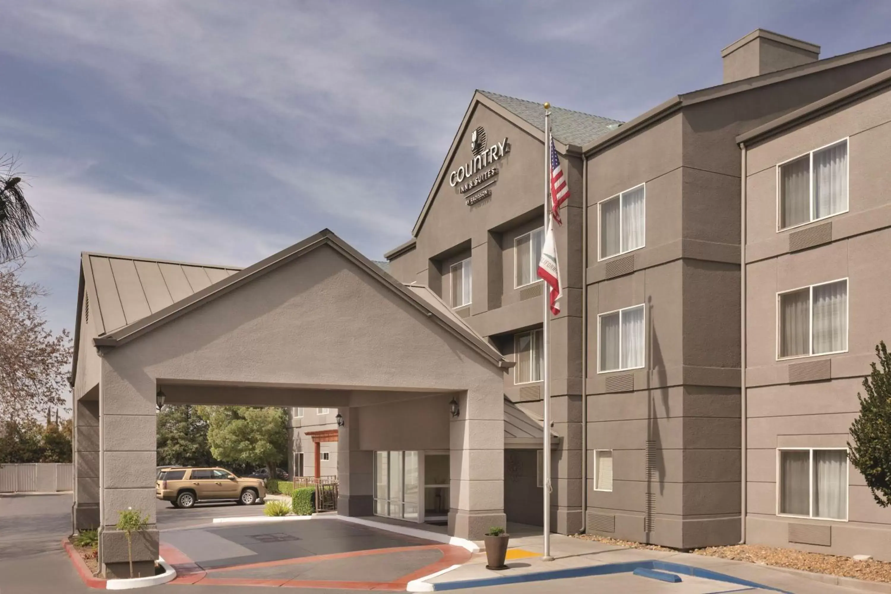Property building in Country Inn & Suites by Radisson, Fresno North, CA