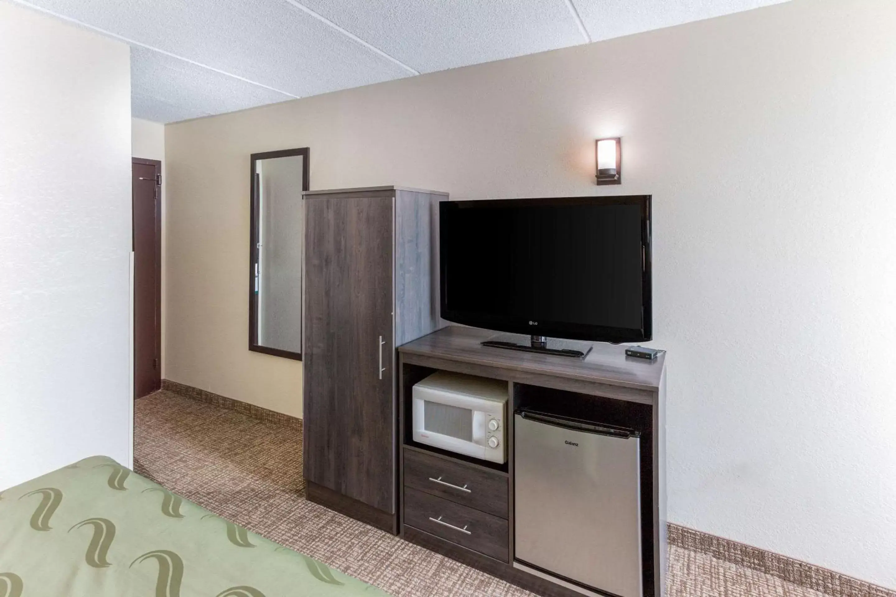 Photo of the whole room, TV/Entertainment Center in Quality Inn & Suites Plattsburgh