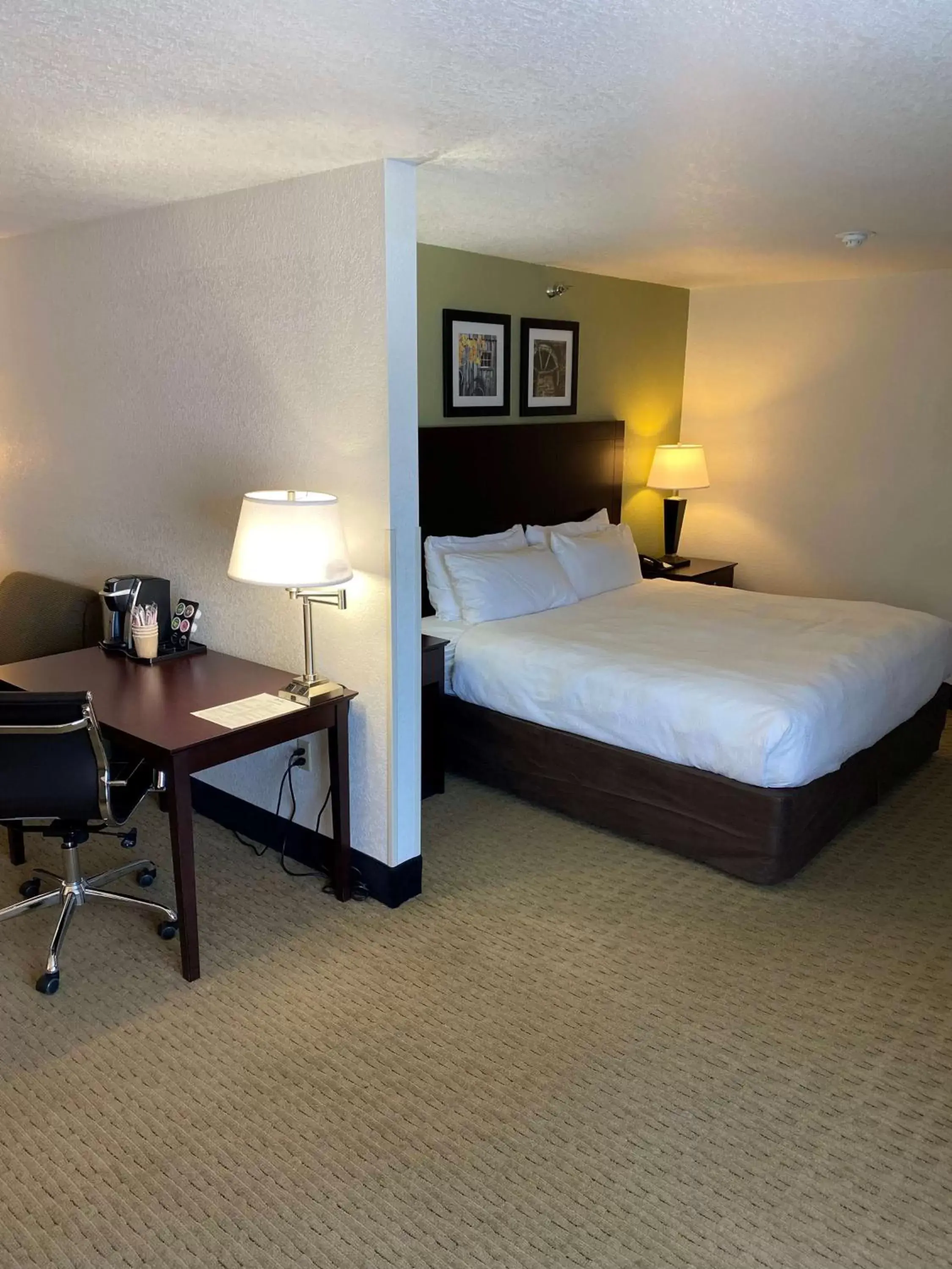 Photo of the whole room, Bed in Best Western Celina