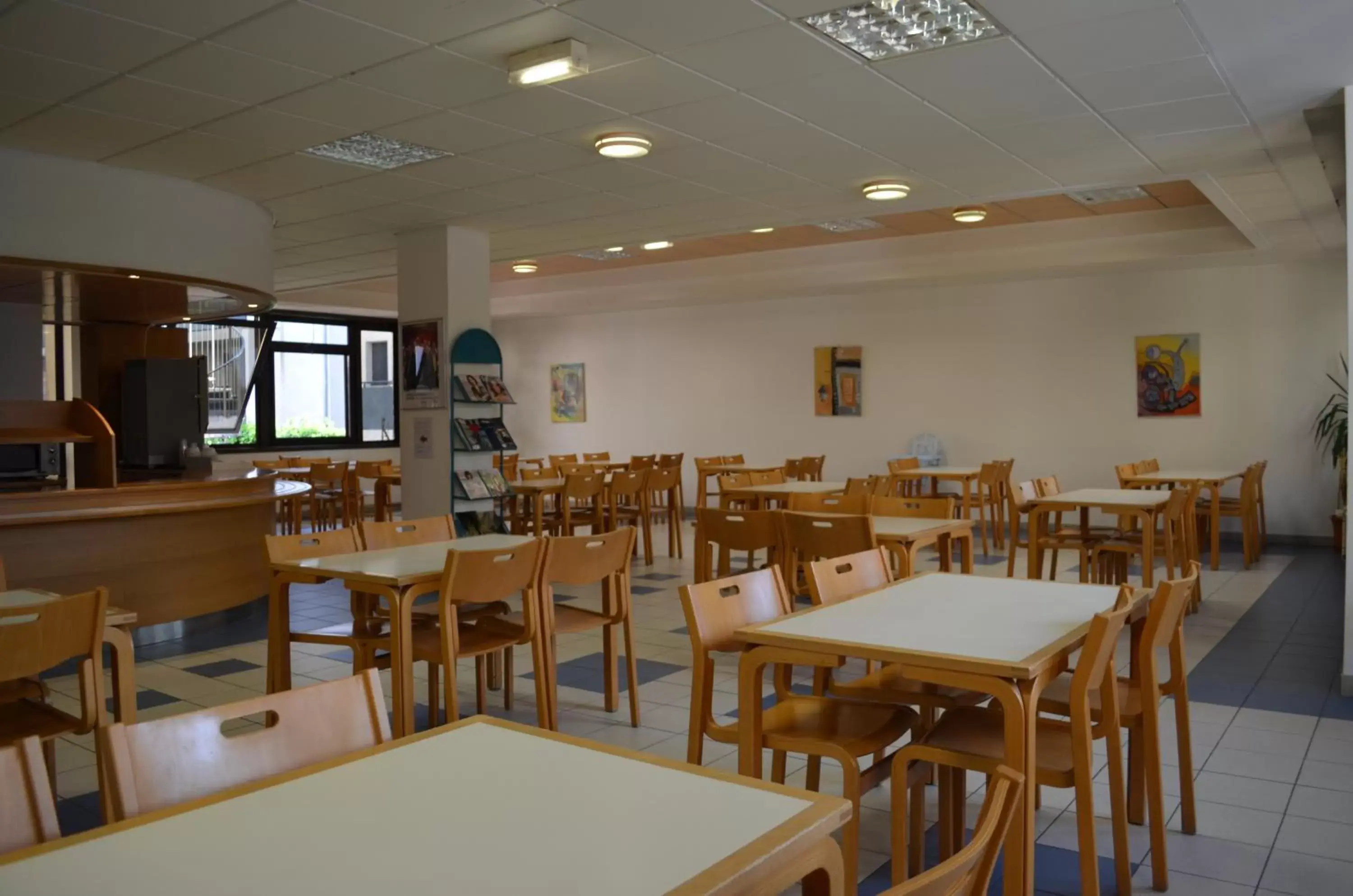 Buffet breakfast, Restaurant/Places to Eat in Kyriad Direct Montauban Centre