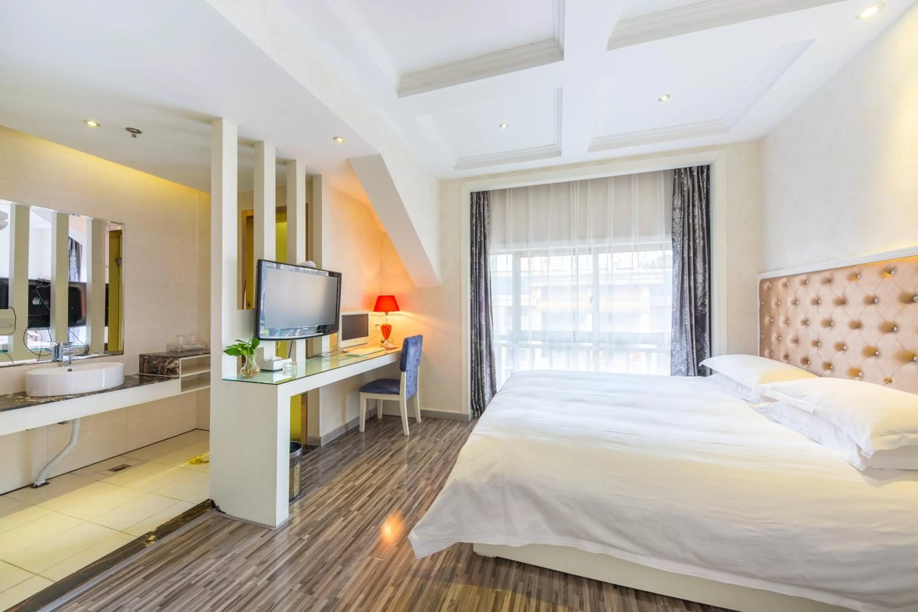 TV/Entertainment Center in Lingshang Hotel