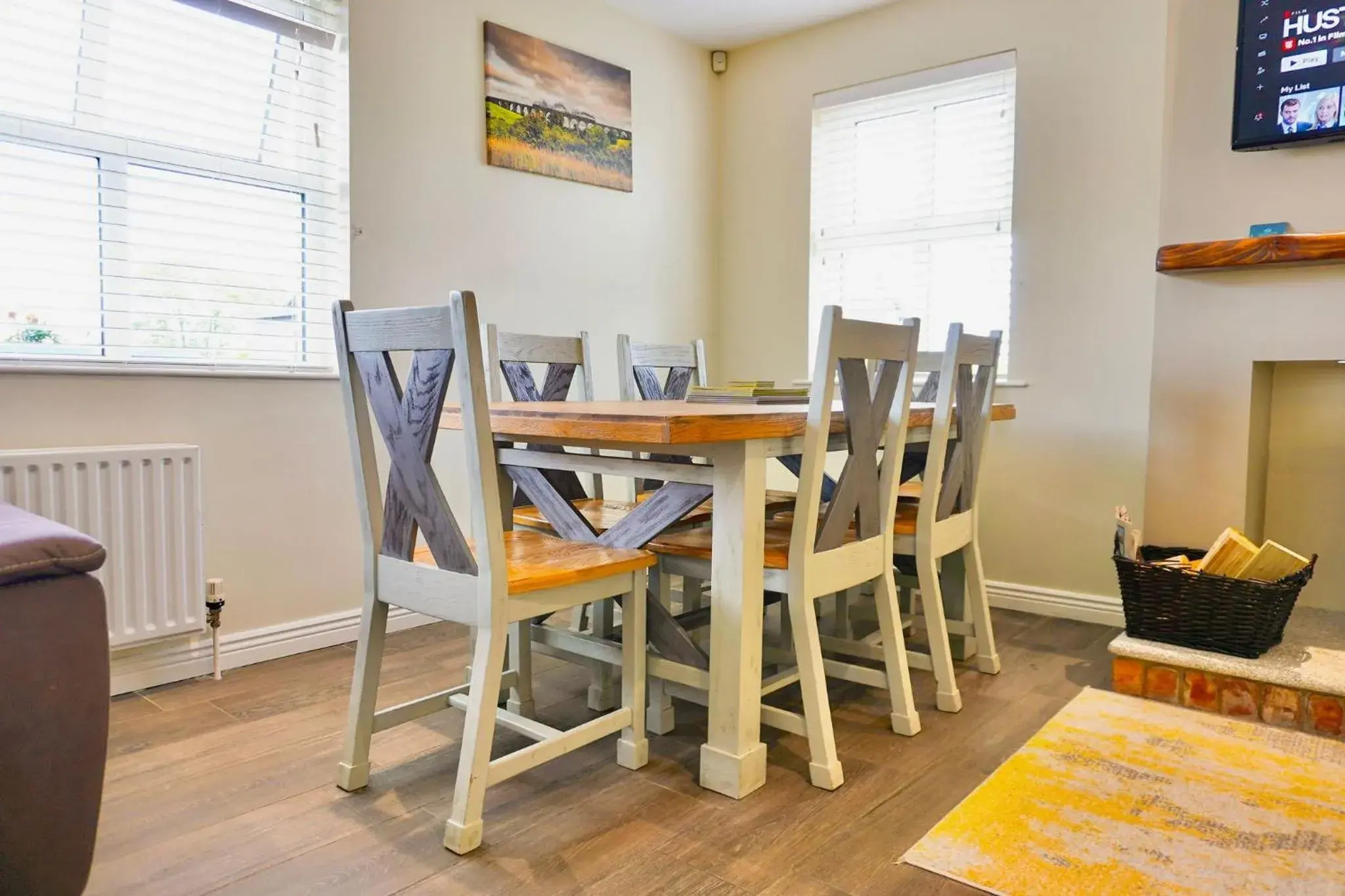 Kitchen or kitchenette, Dining Area in Clonlum Holiday Cottages