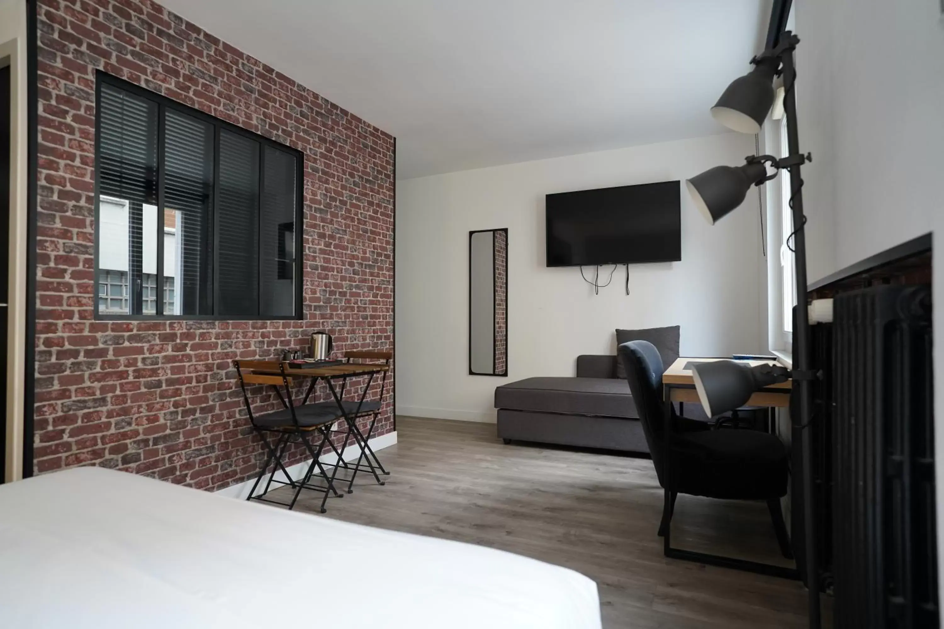 Photo of the whole room, TV/Entertainment Center in Hotel De Quebec