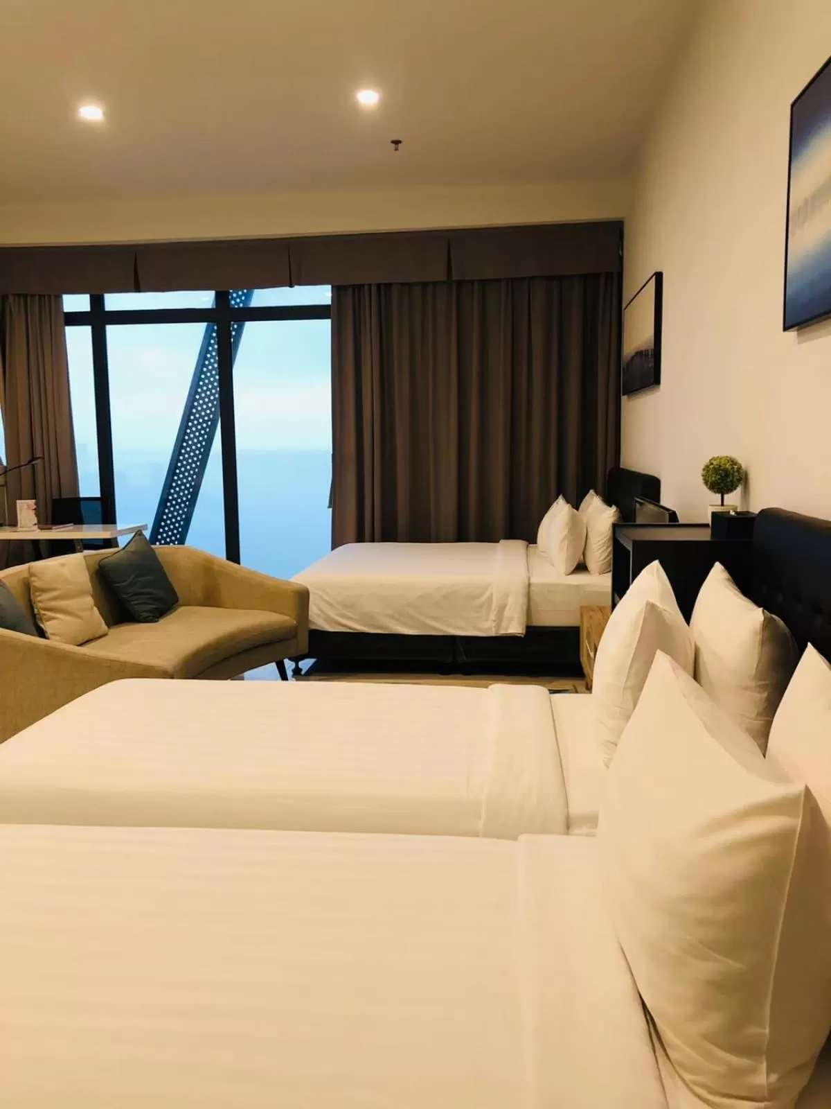 Bed in The Bridge Club