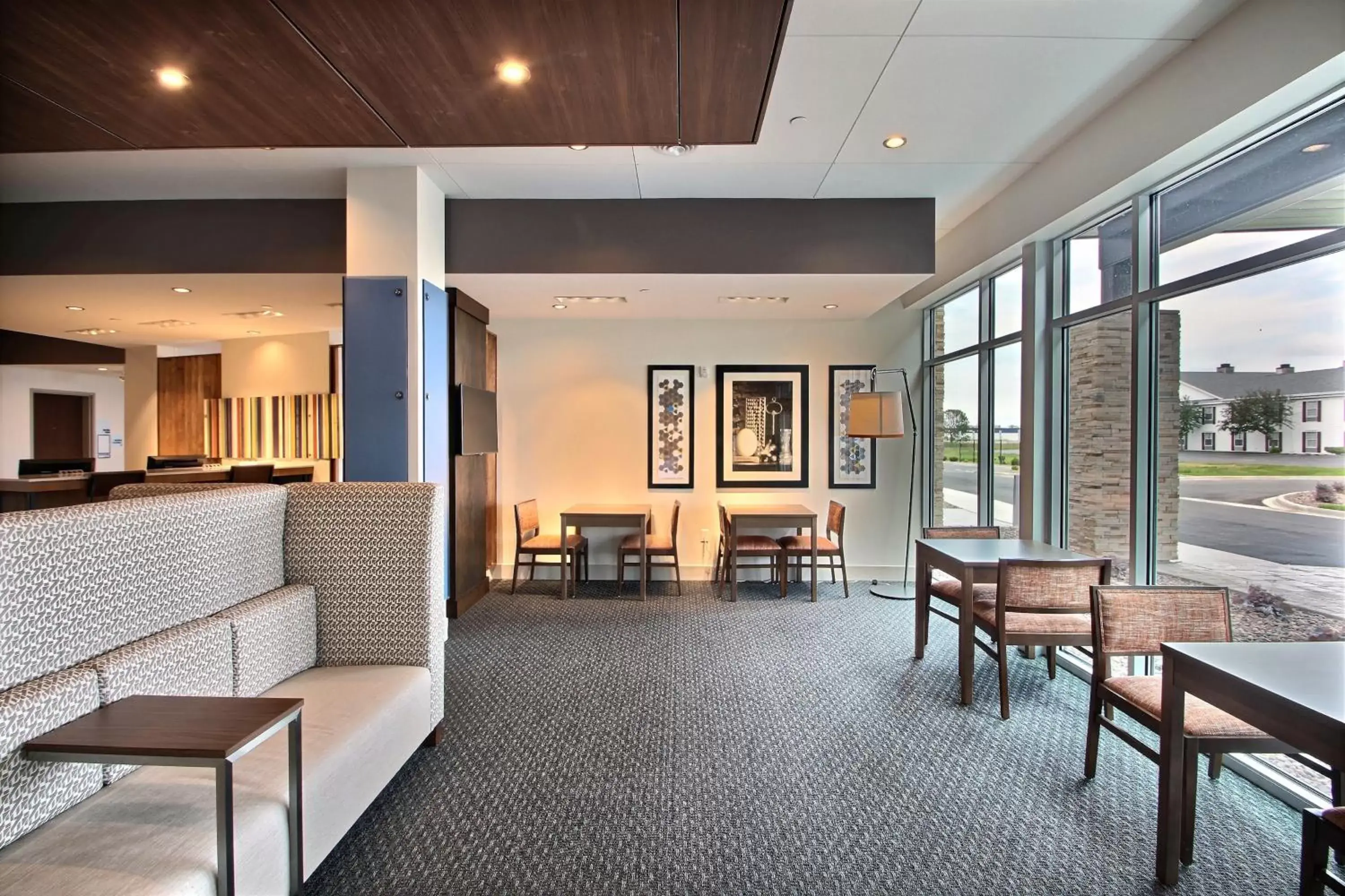 Property building, Lounge/Bar in Holiday Inn Express & Suites Fond Du Lac, an IHG Hotel