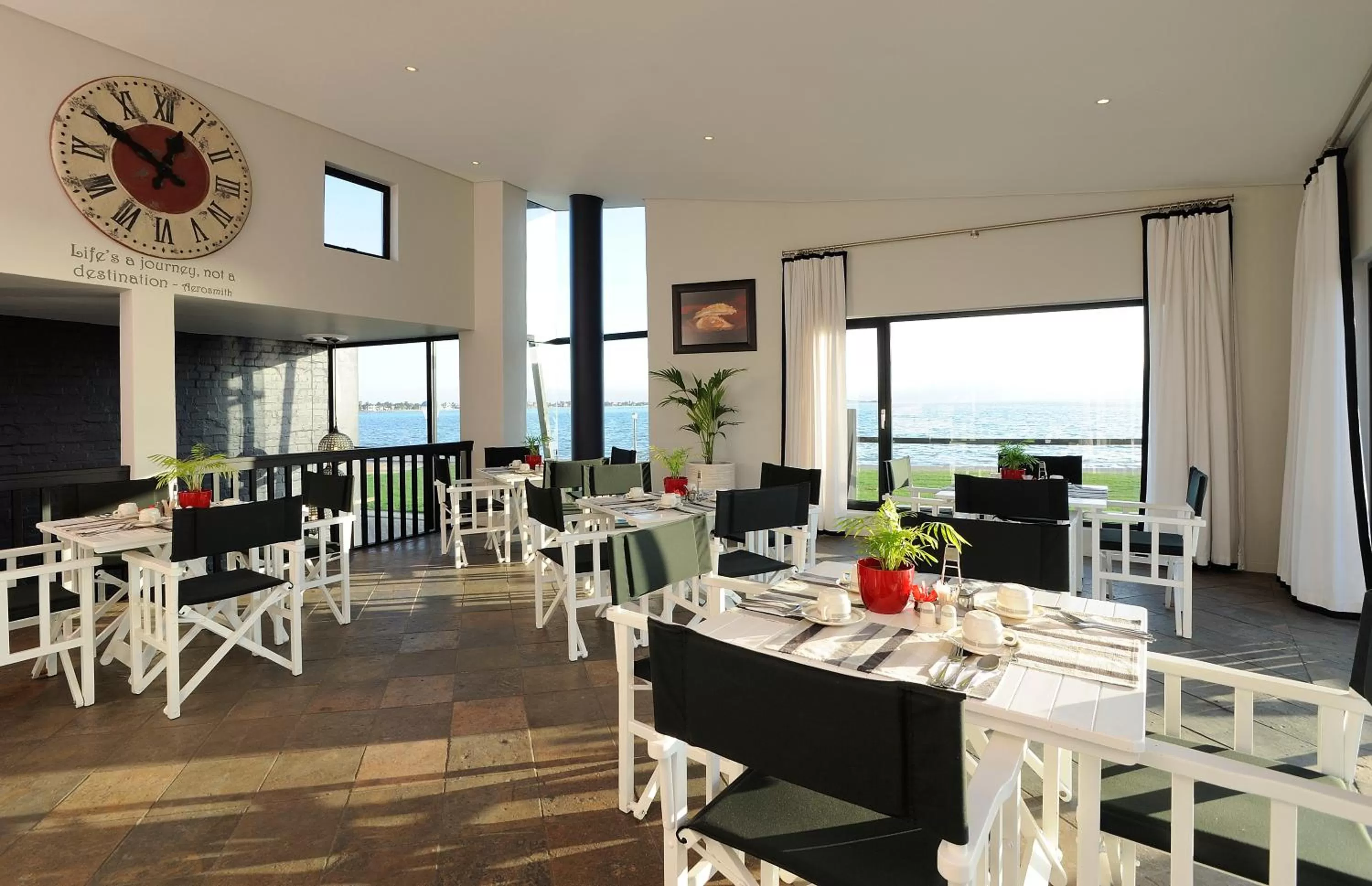 Restaurant/places to eat in Oyster Box Guesthouse