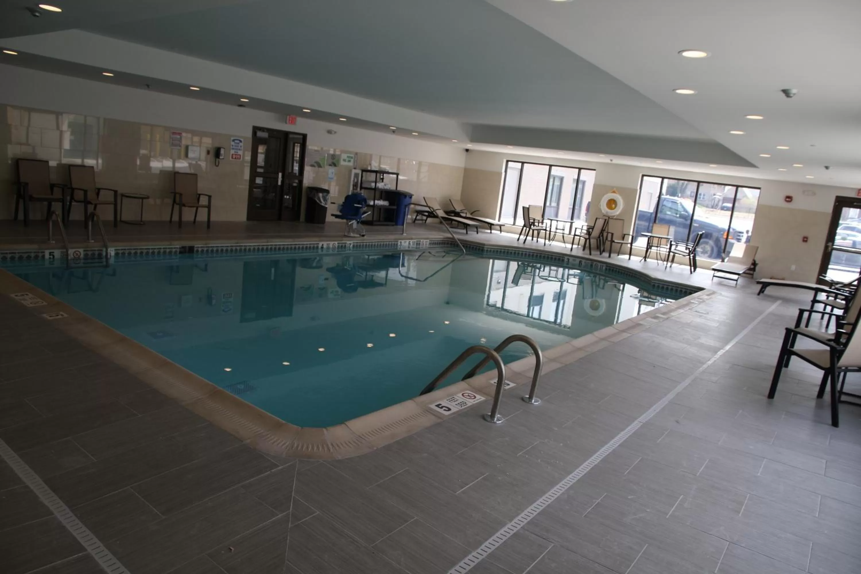 Swimming pool in Wingate by Wyndham Niagara Falls