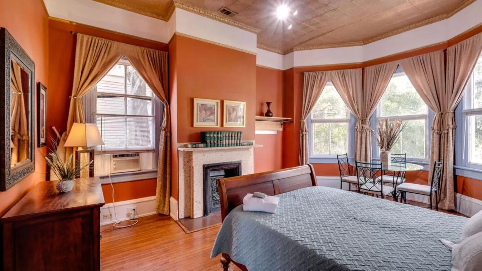 Forsyth Park 2 Bedroom Beauty