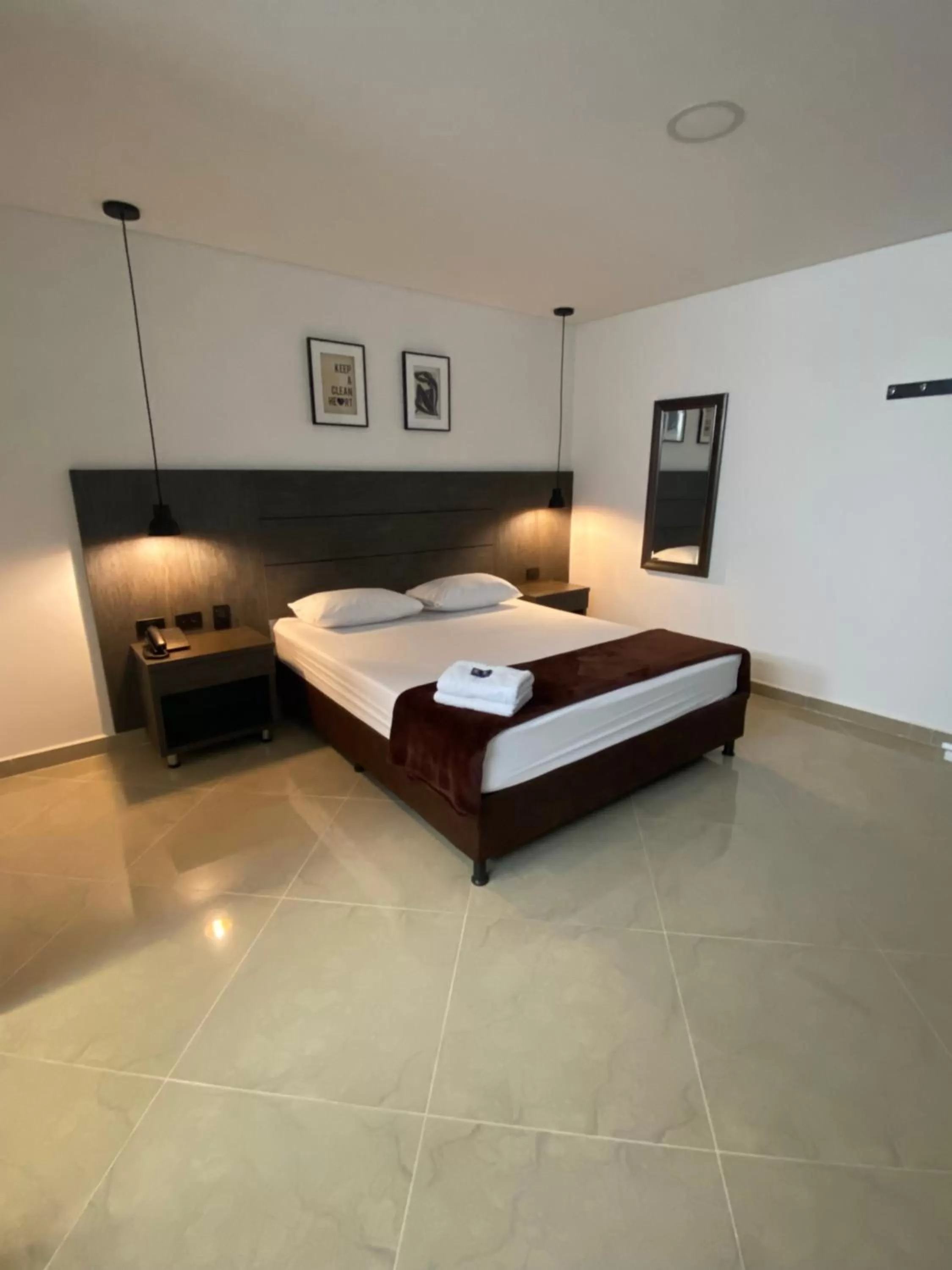 Bed in Hotel California City